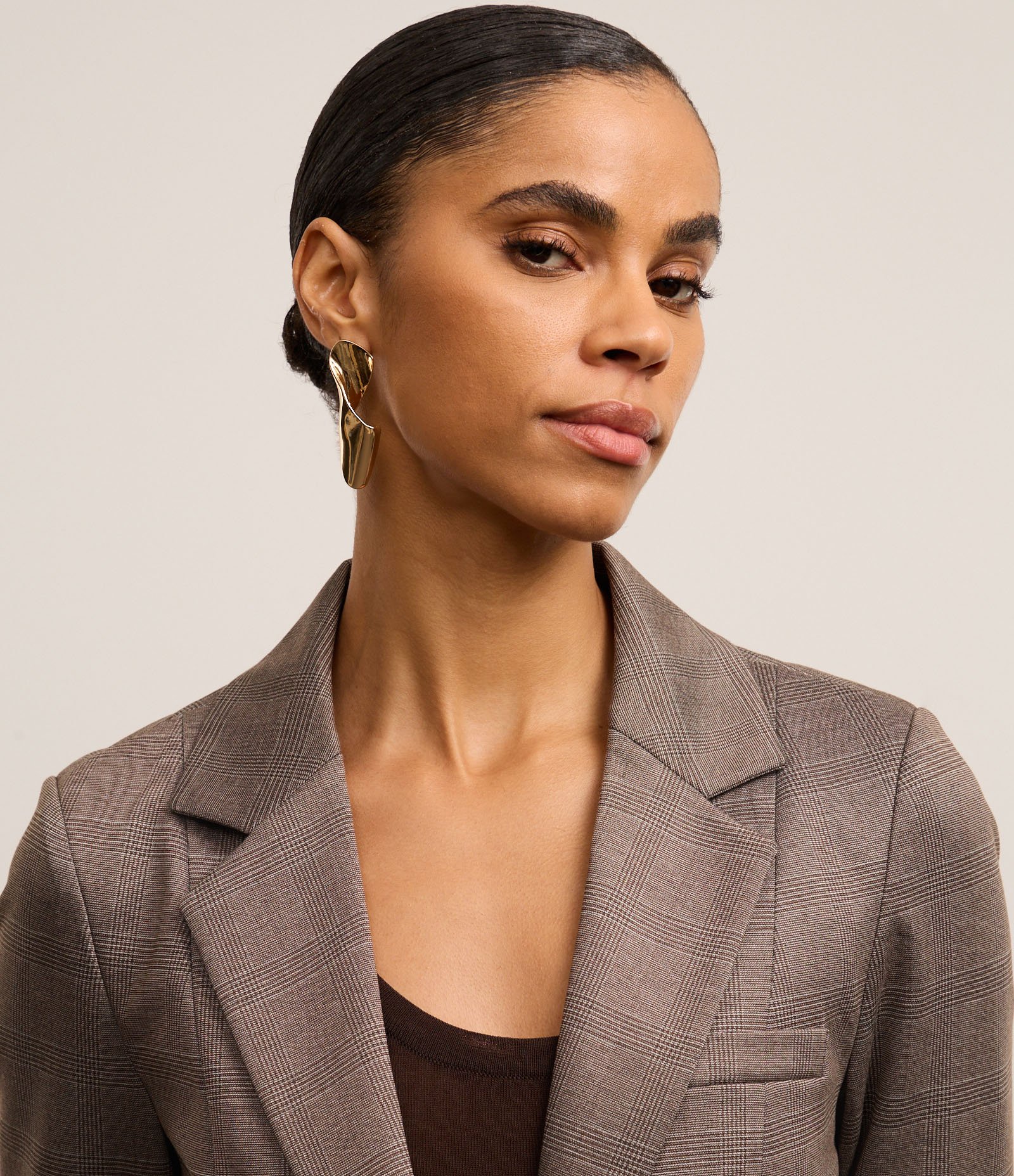 Blazer Slim com Ponto Roma e Botões Forrados Marrom 5