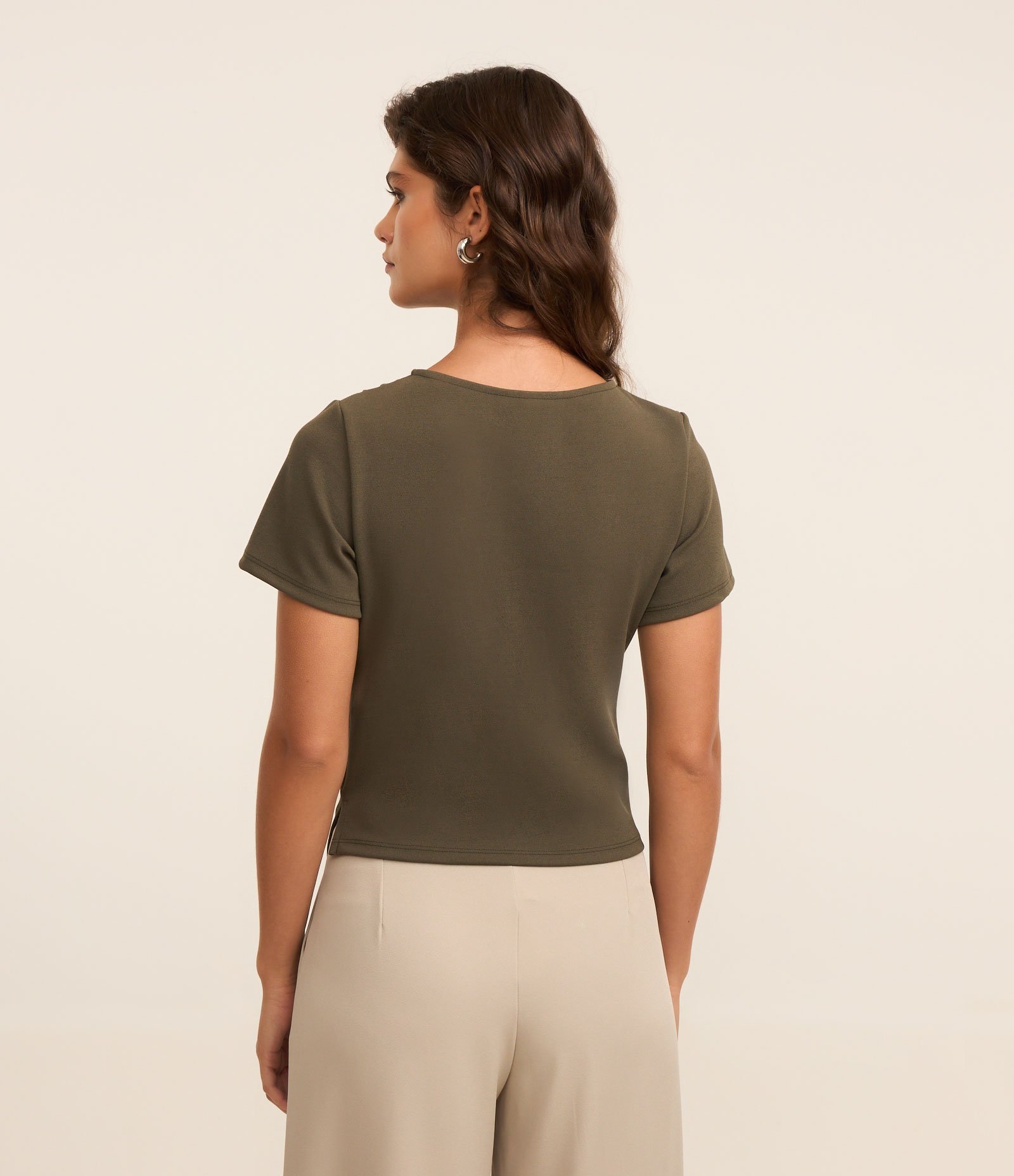 Blusa em Crepe com Drapeados no Ombro e Barra Assimétrica Verde 3