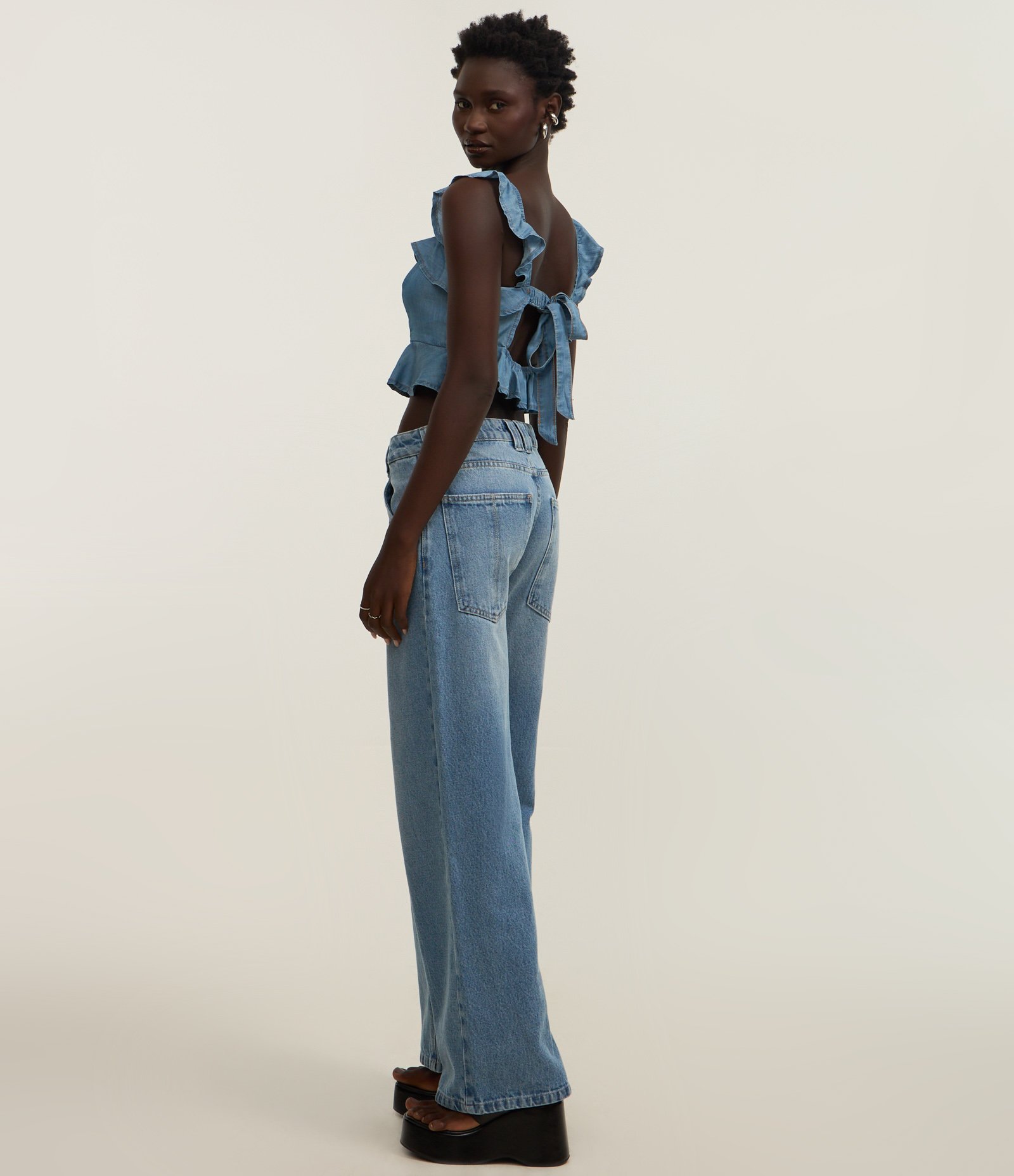 Blusa em Jeans com Babados e Amarração nas costas Azul 2