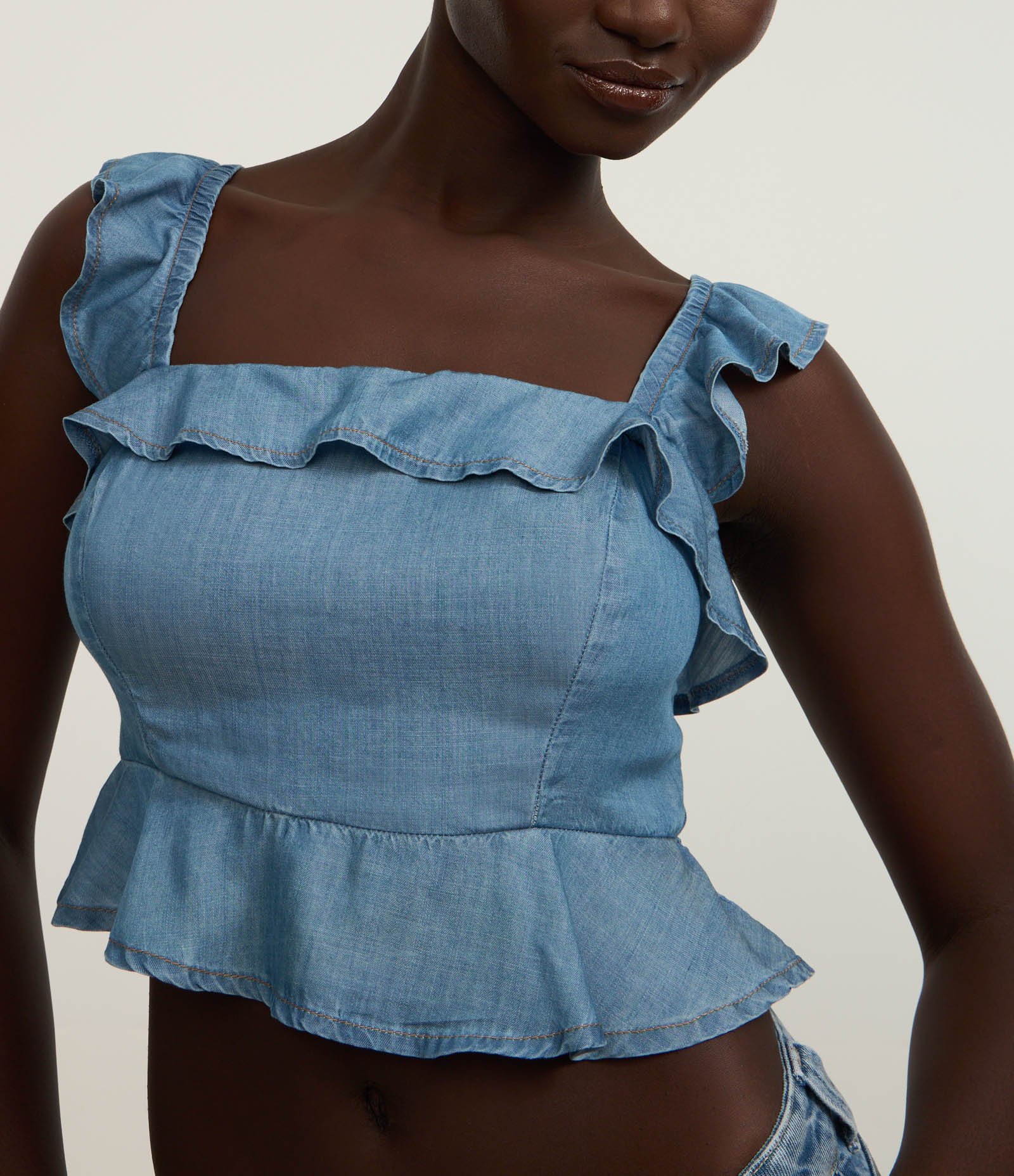 Blusa em Jeans com Babados e Amarração nas costas Azul 3
