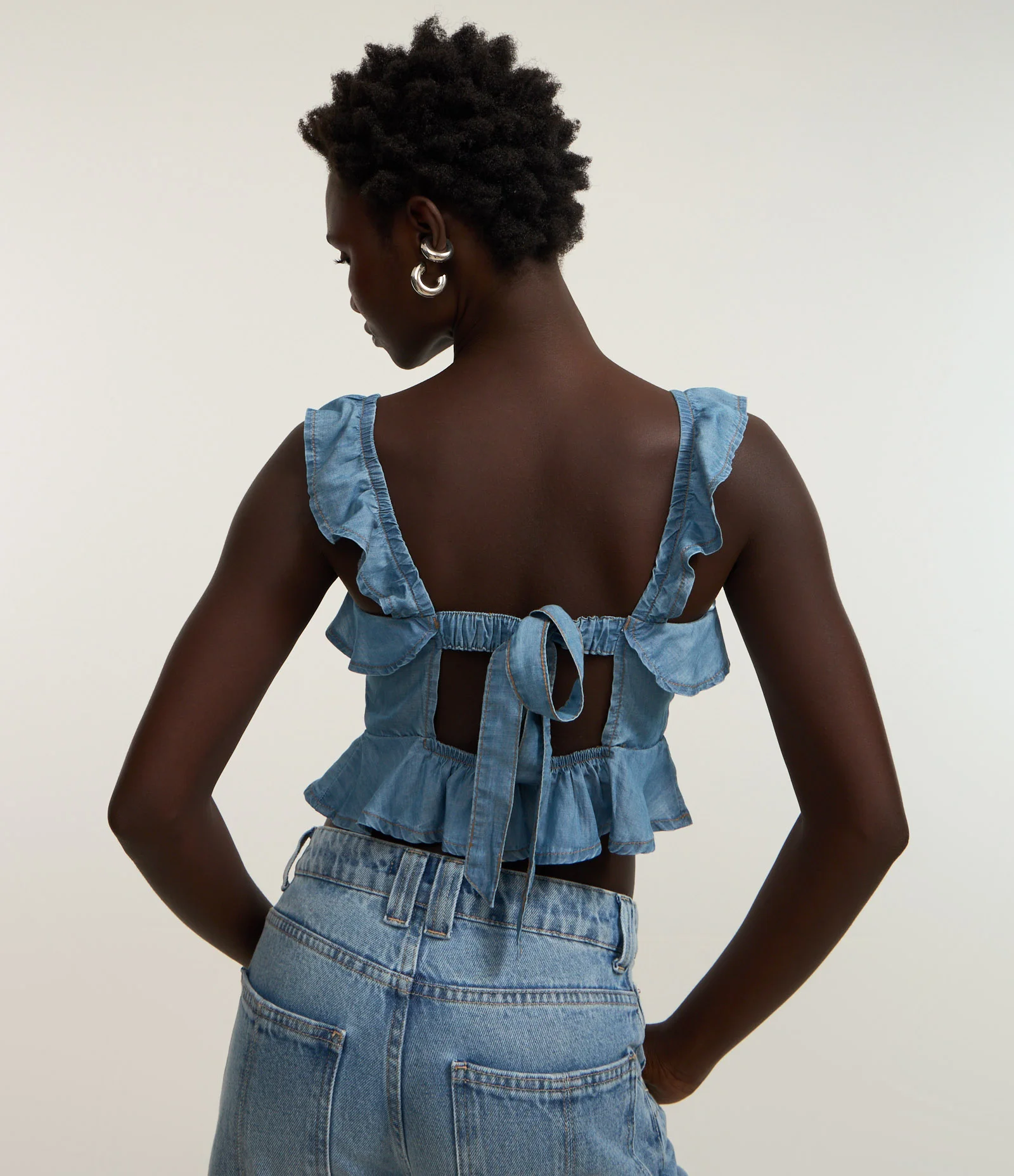 Blusa em Jeans com Babados e Amarração nas costas Azul 4