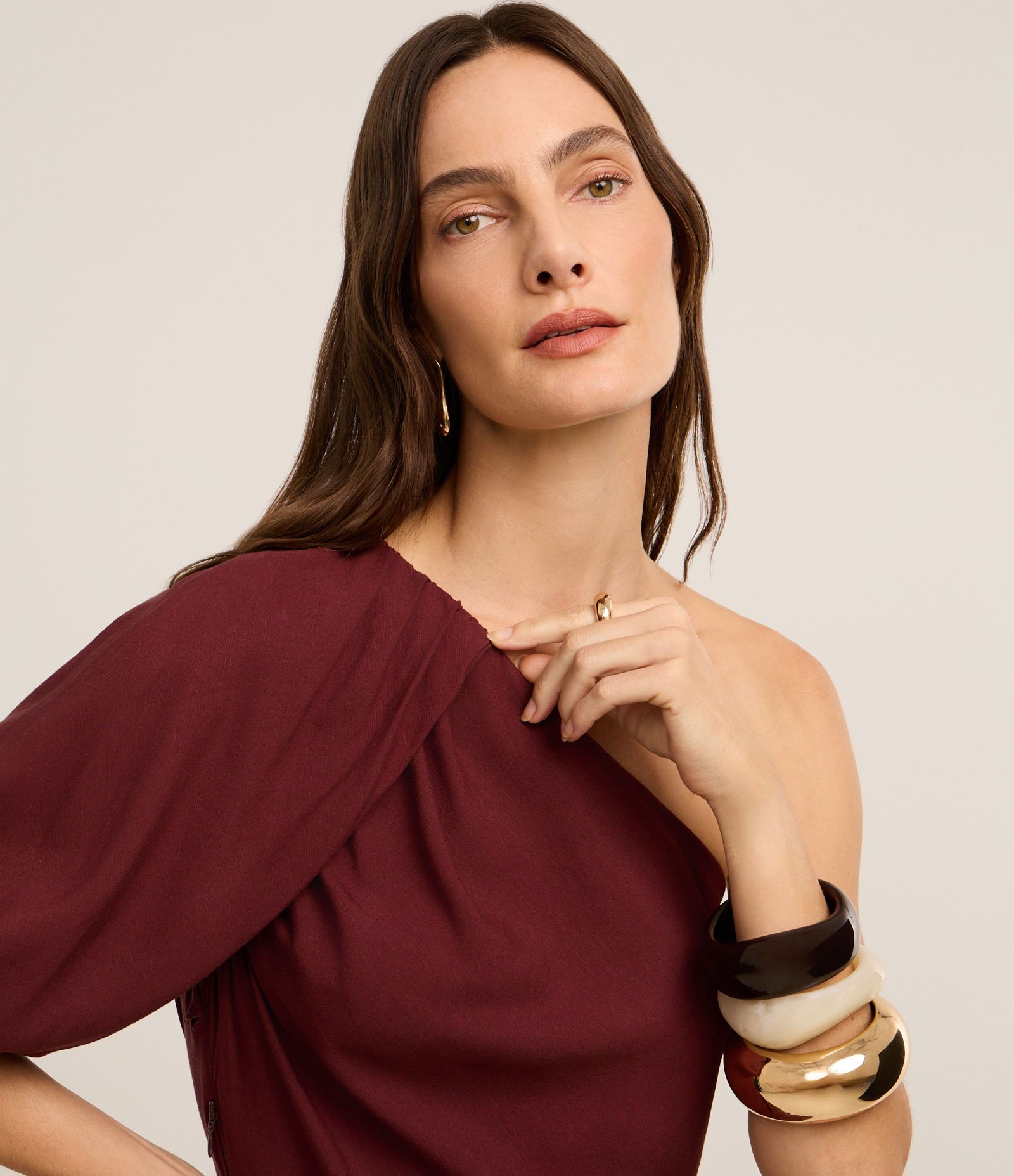 Vestido Evasê Ombro Só em Viscolinho com Franzidos Marrom 3