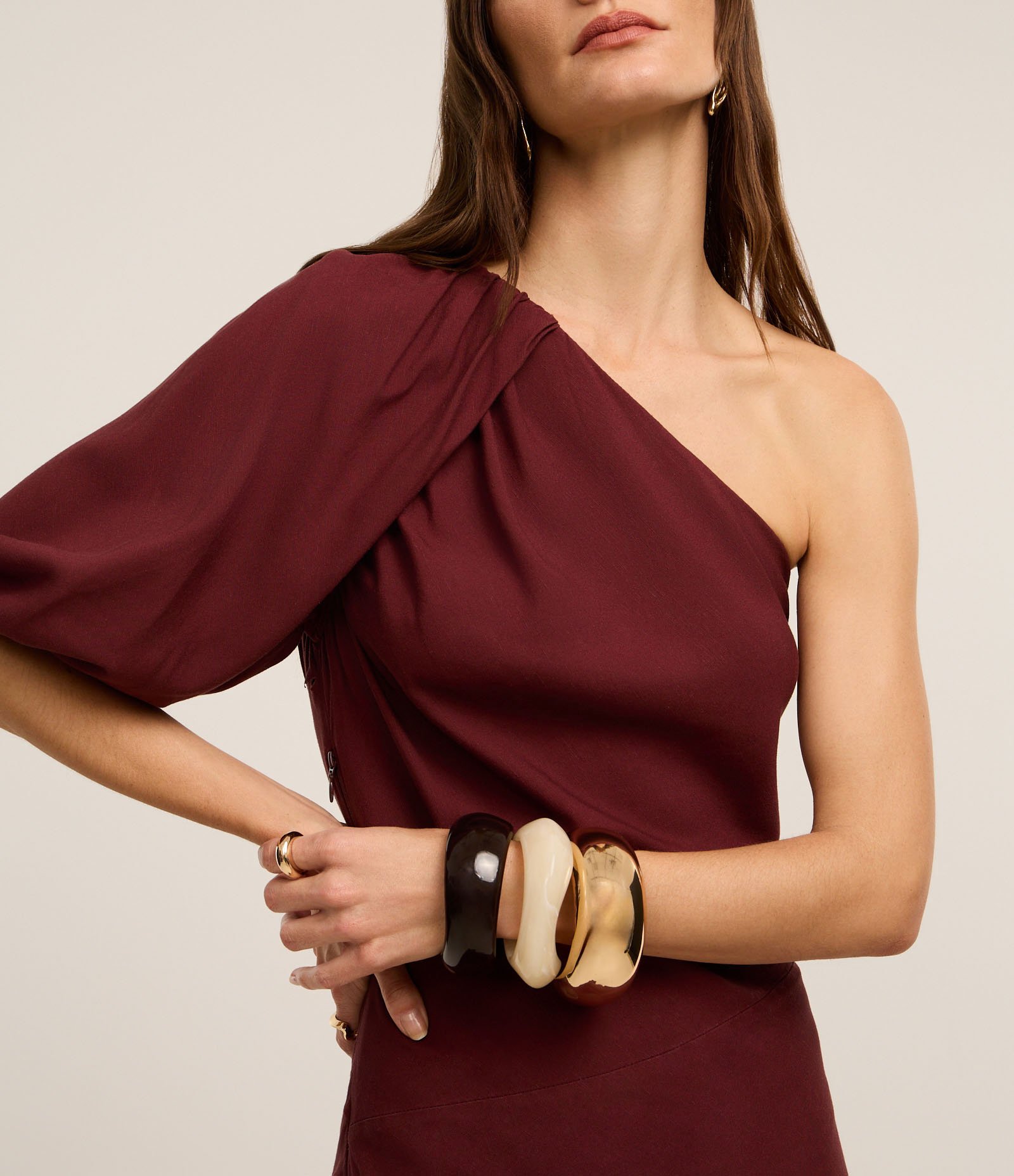 Vestido Evasê Ombro Só em Viscolinho com Franzidos Marrom 4