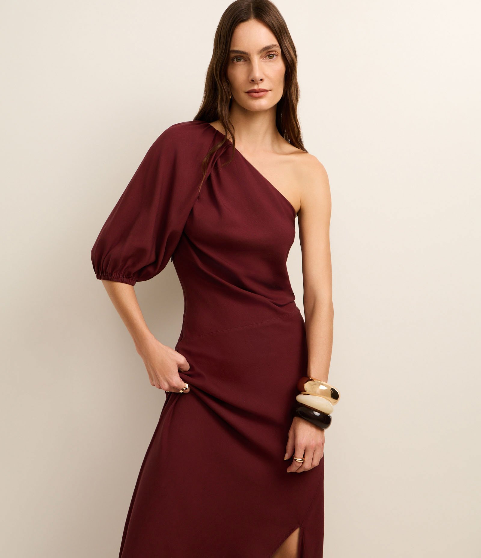 Vestido Evasê Ombro Só em Viscolinho com Franzidos Marrom 5