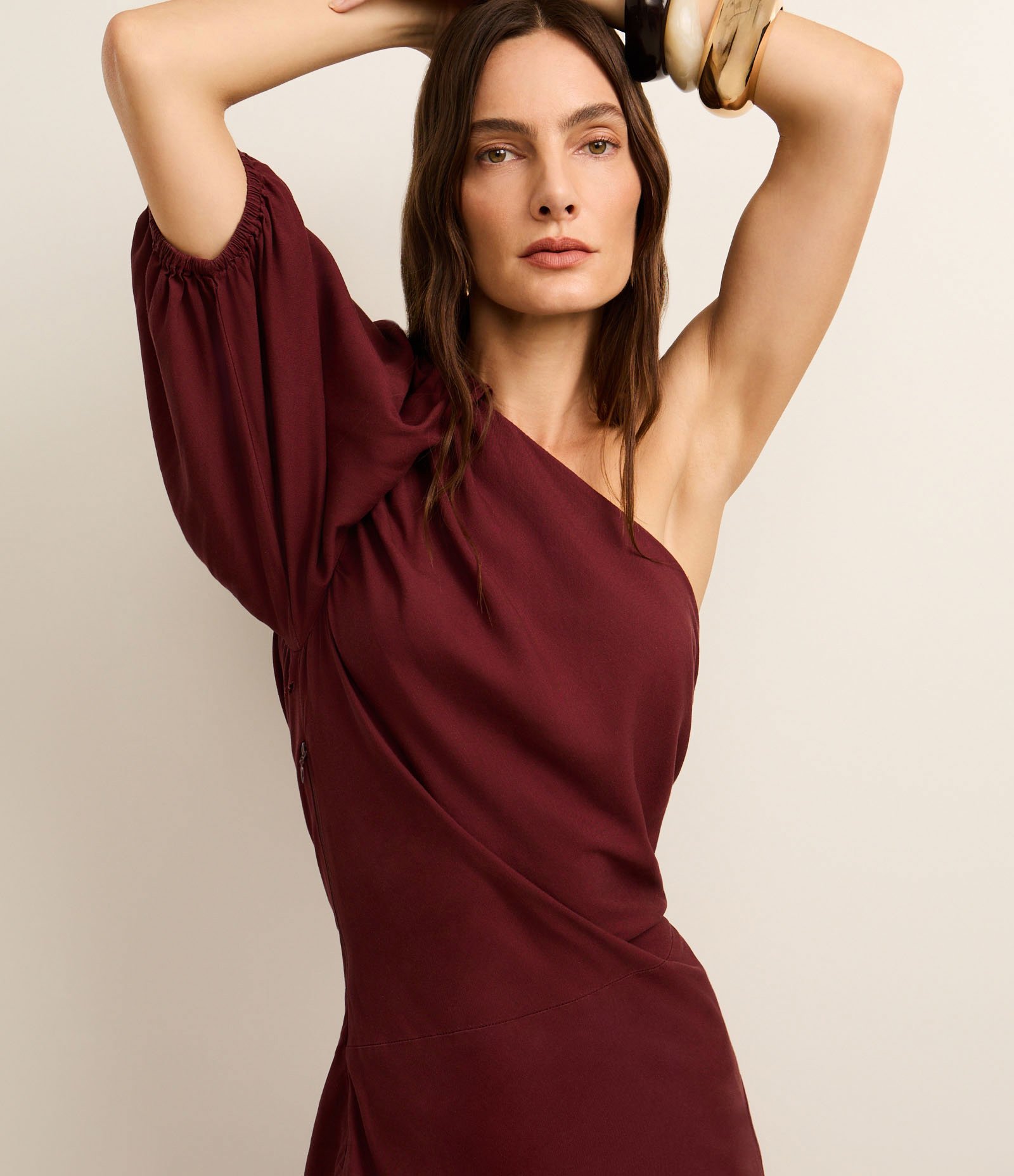 Vestido Evasê Ombro Só em Viscolinho com Franzidos Marrom 6