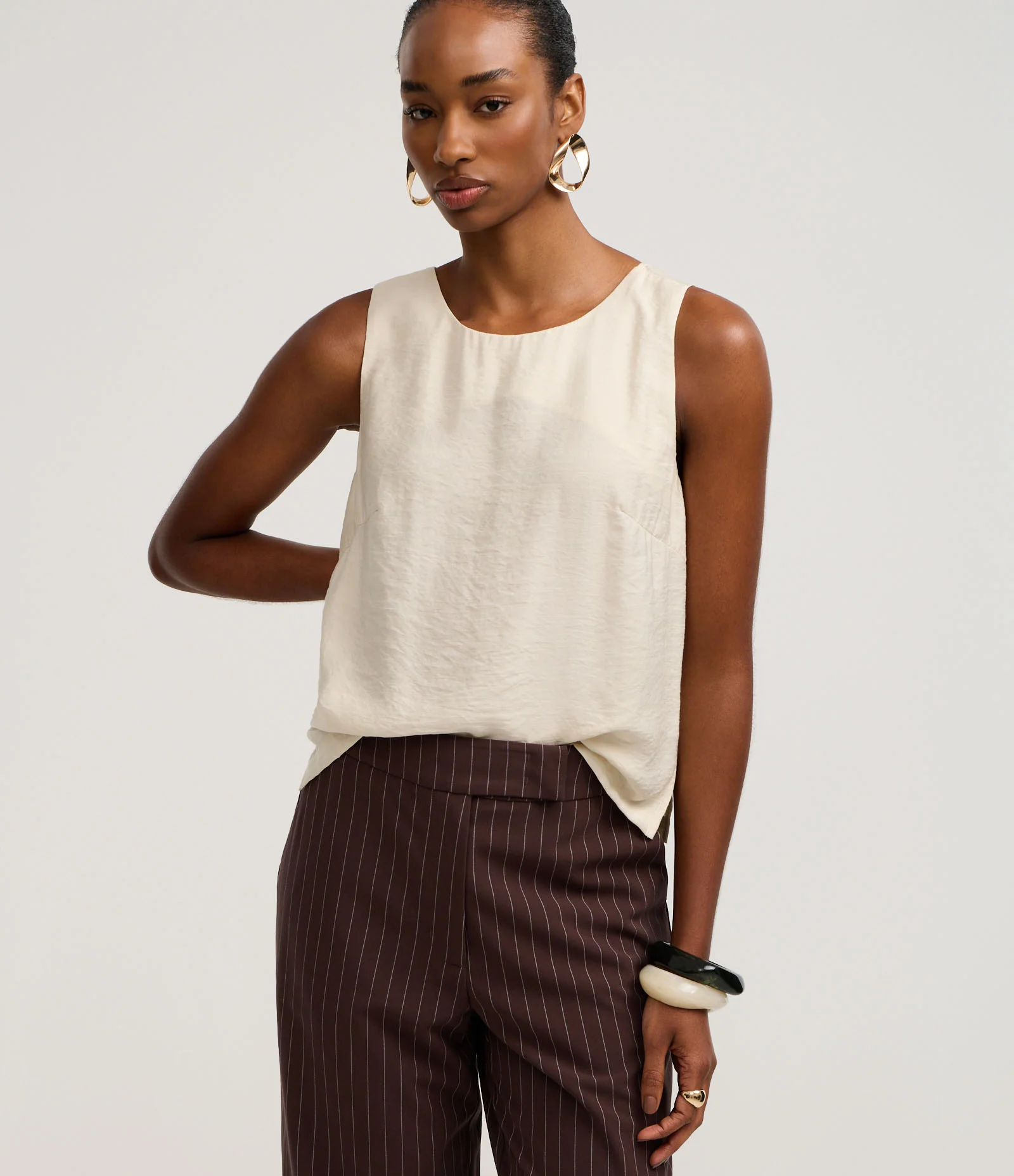 Blusa em Viscose com Pence Lateral e Efeito Amassado Bege 1