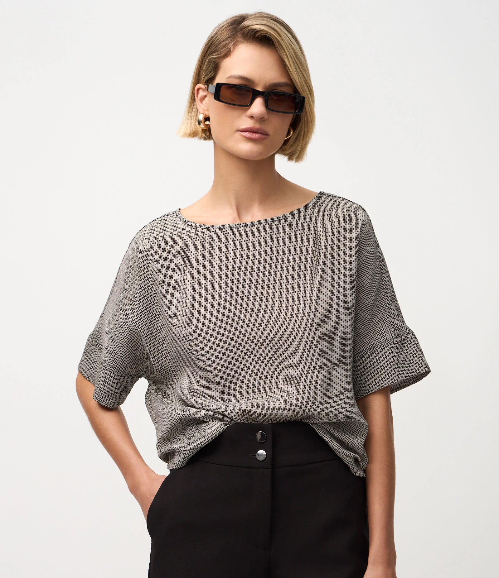 Blusa em Chiffon com Estampa Geométrica Preto 1