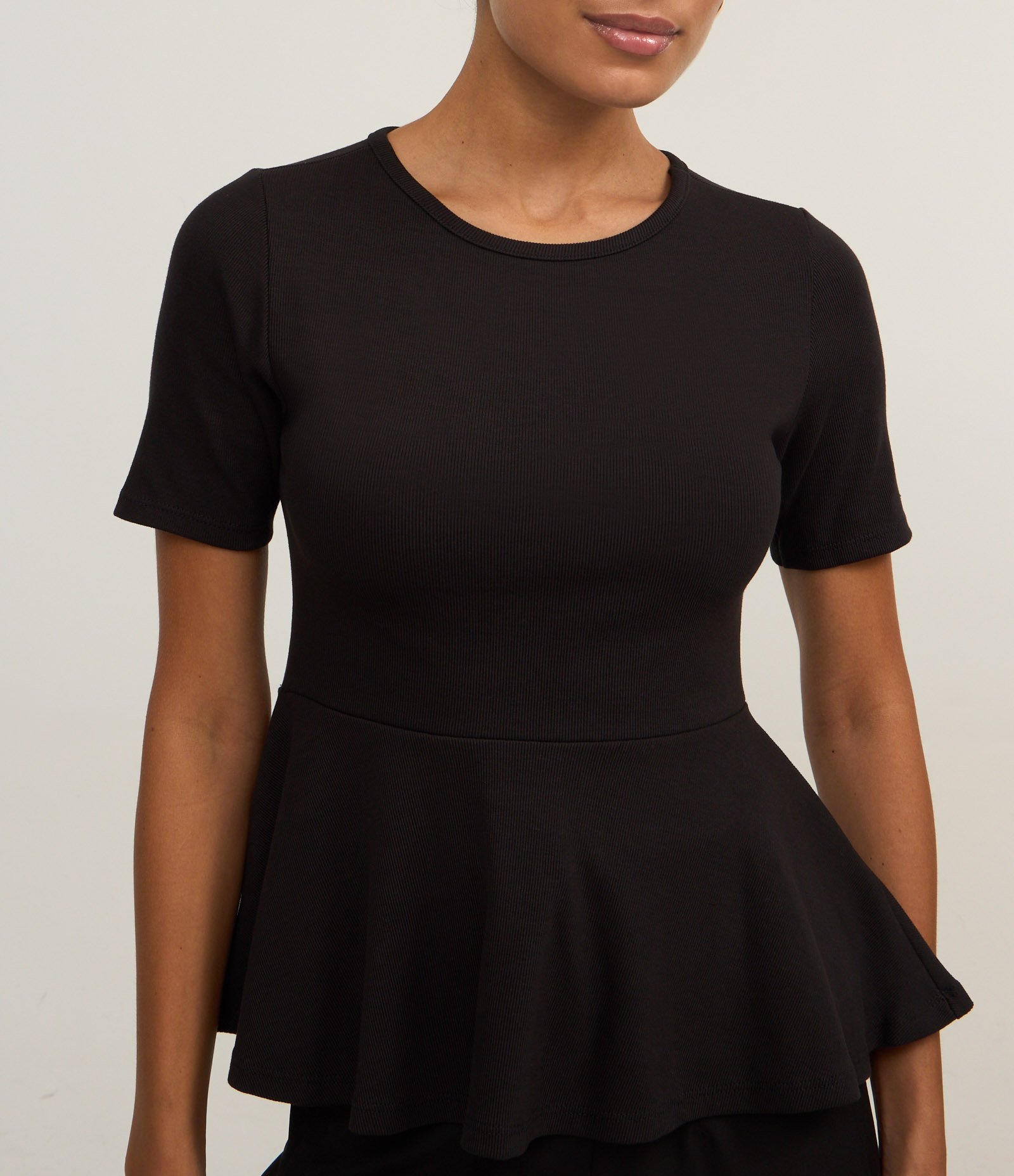 Blusa Peplum em Ribana com Babado na Barra Preto 3