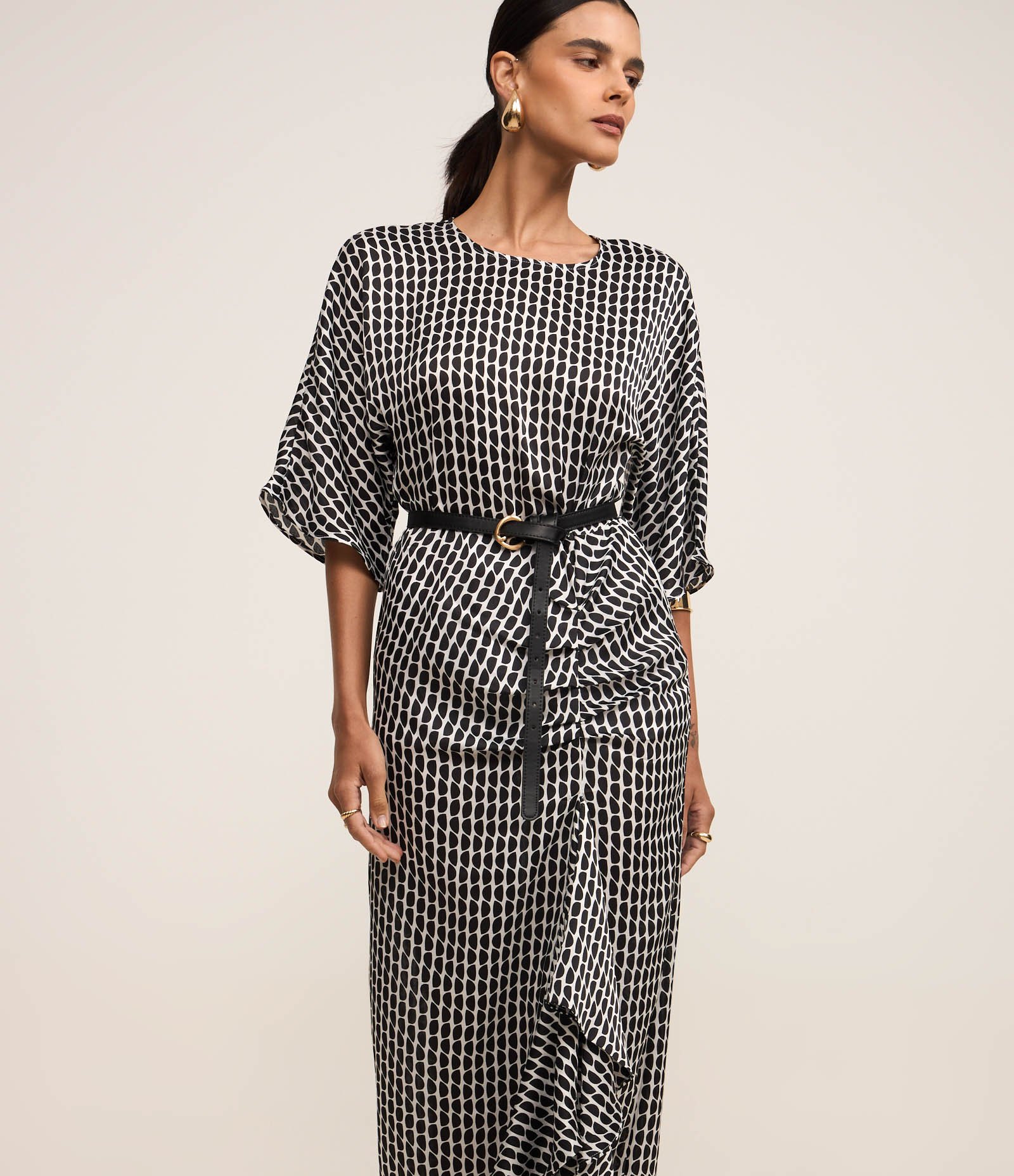 Vestido Longo Reto em Chiffon com Elástico Interno e Estampa Geométrica Cinza 2