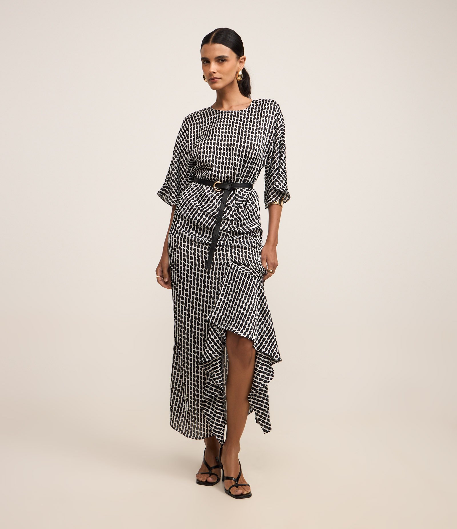 Vestido Longo Reto em Chiffon com Elástico Interno e Estampa Geométrica Cinza 4