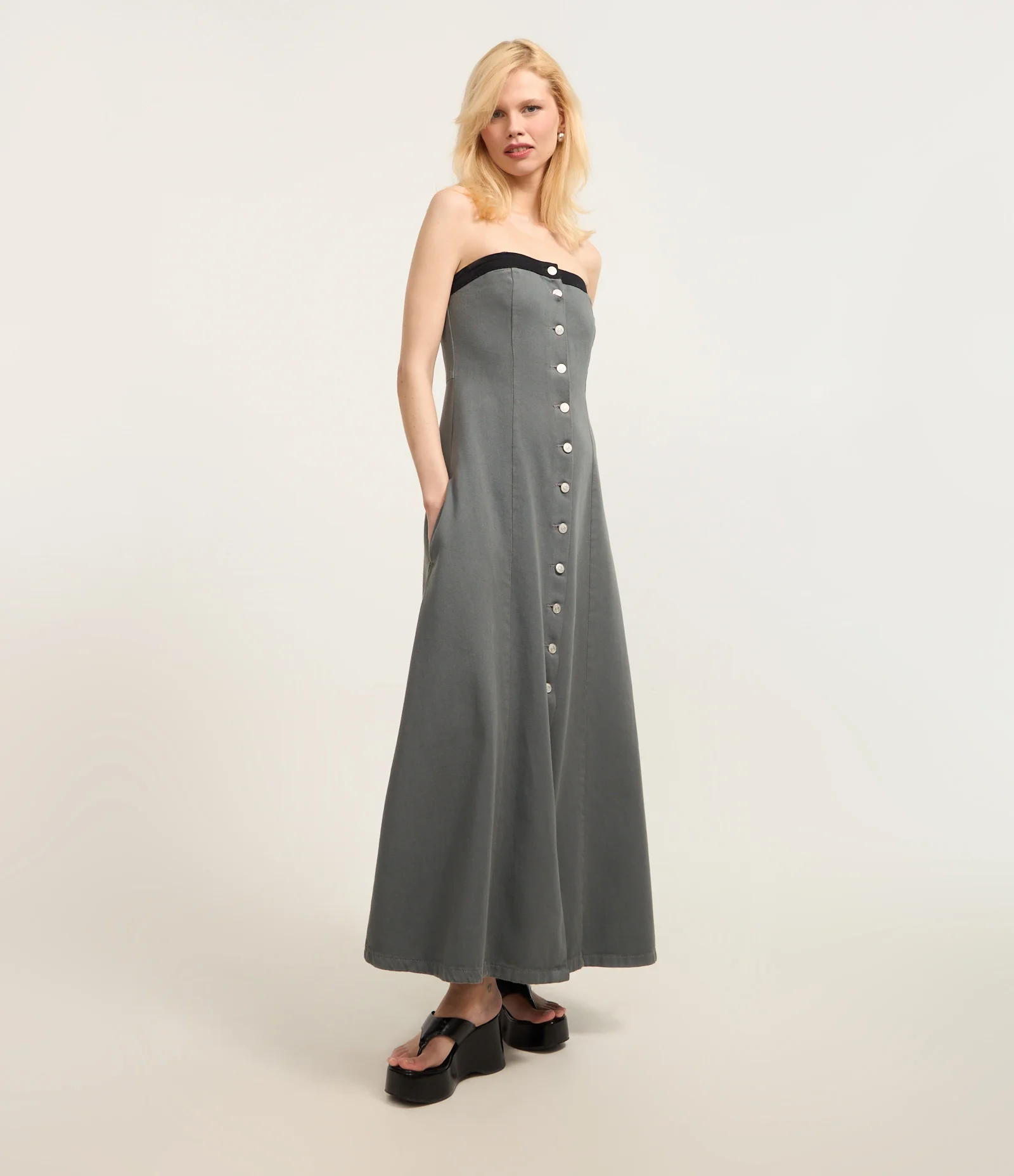 Vestido Evasê Longo em Sarja com Tingimento Cationizado Cinza 1