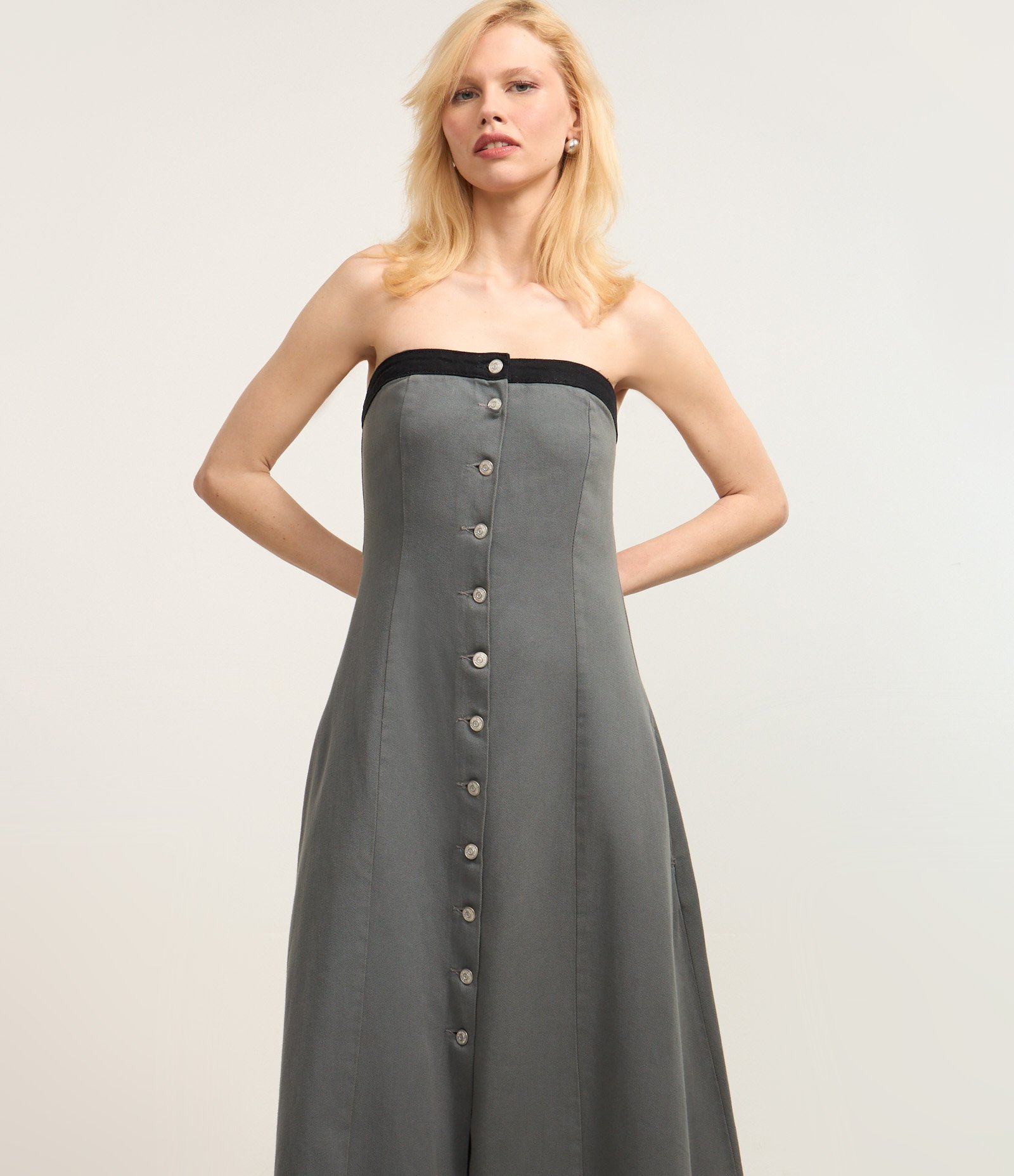 Vestido Evasê Longo em Sarja com Tingimento Cationizado Cinza 2