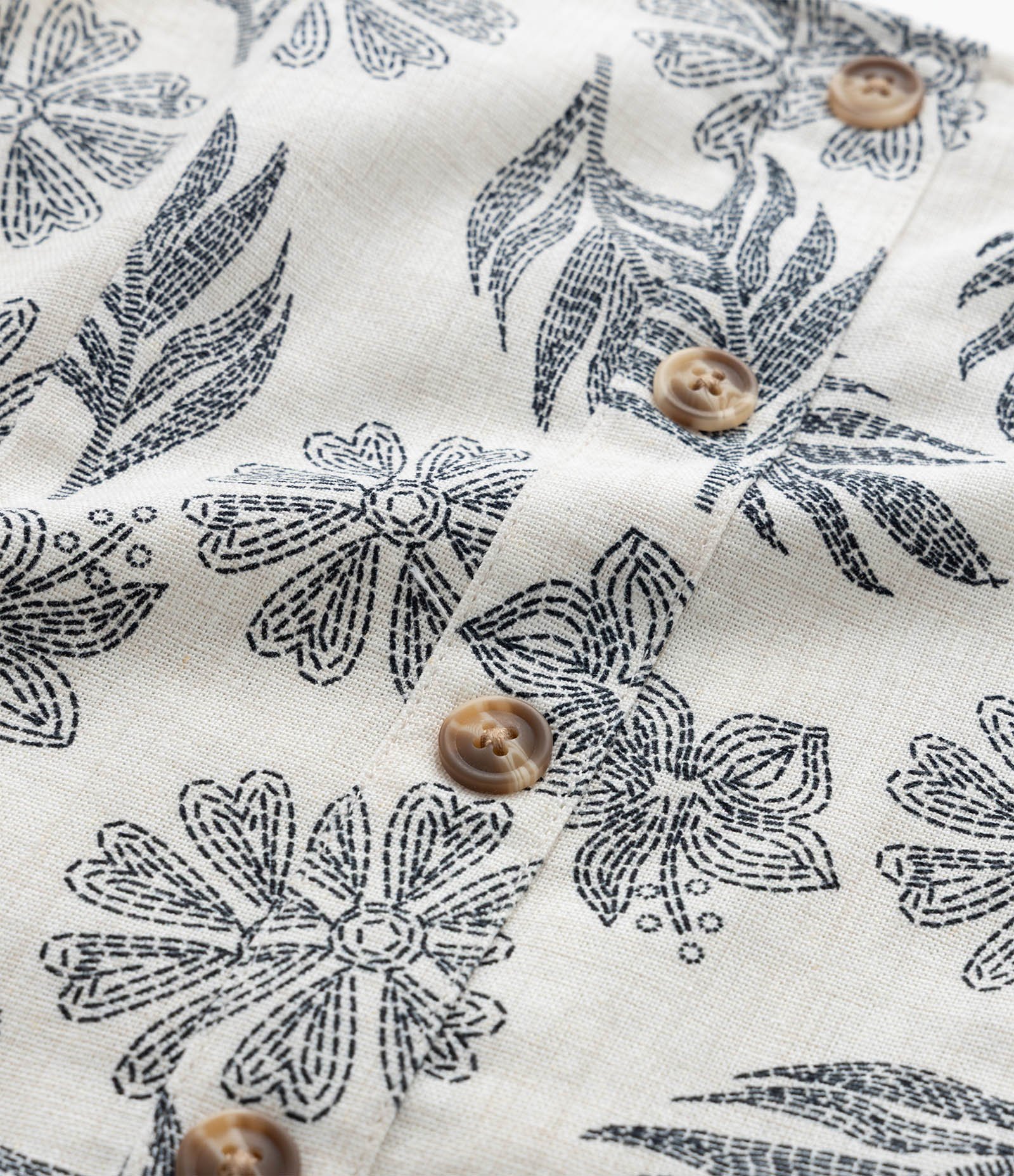 Blusa Infantil em Viscolinho com Estampa Folhagens - Tam 5 a 14 Anos Bege 4