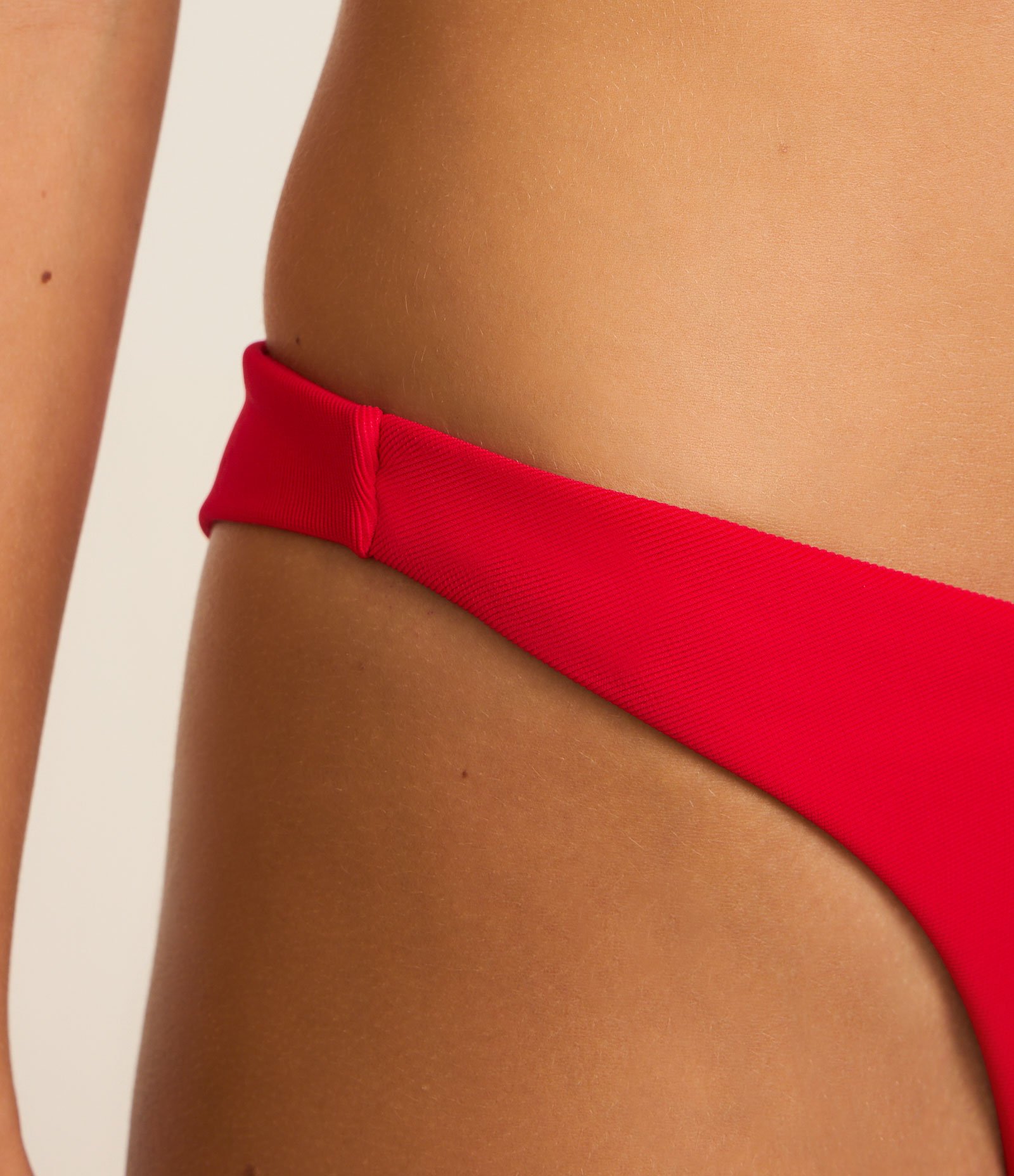 Biquíni Asa Delta Empina Bumbum em Microfibra Vermelho 4