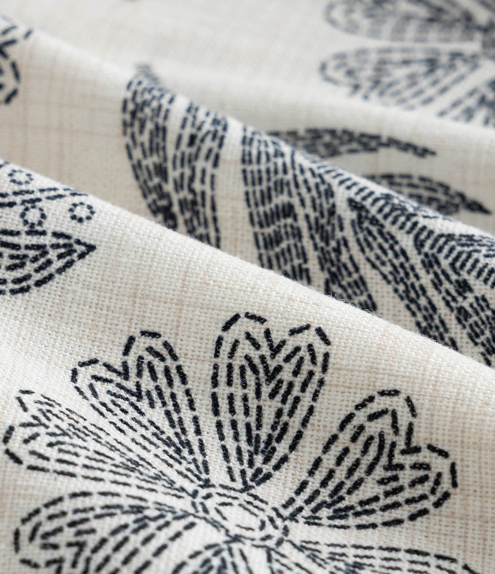 Short Clochard Infantil em Viscolinho Estampa Folhagens - Tam 5 a 14 Anos Bege 3