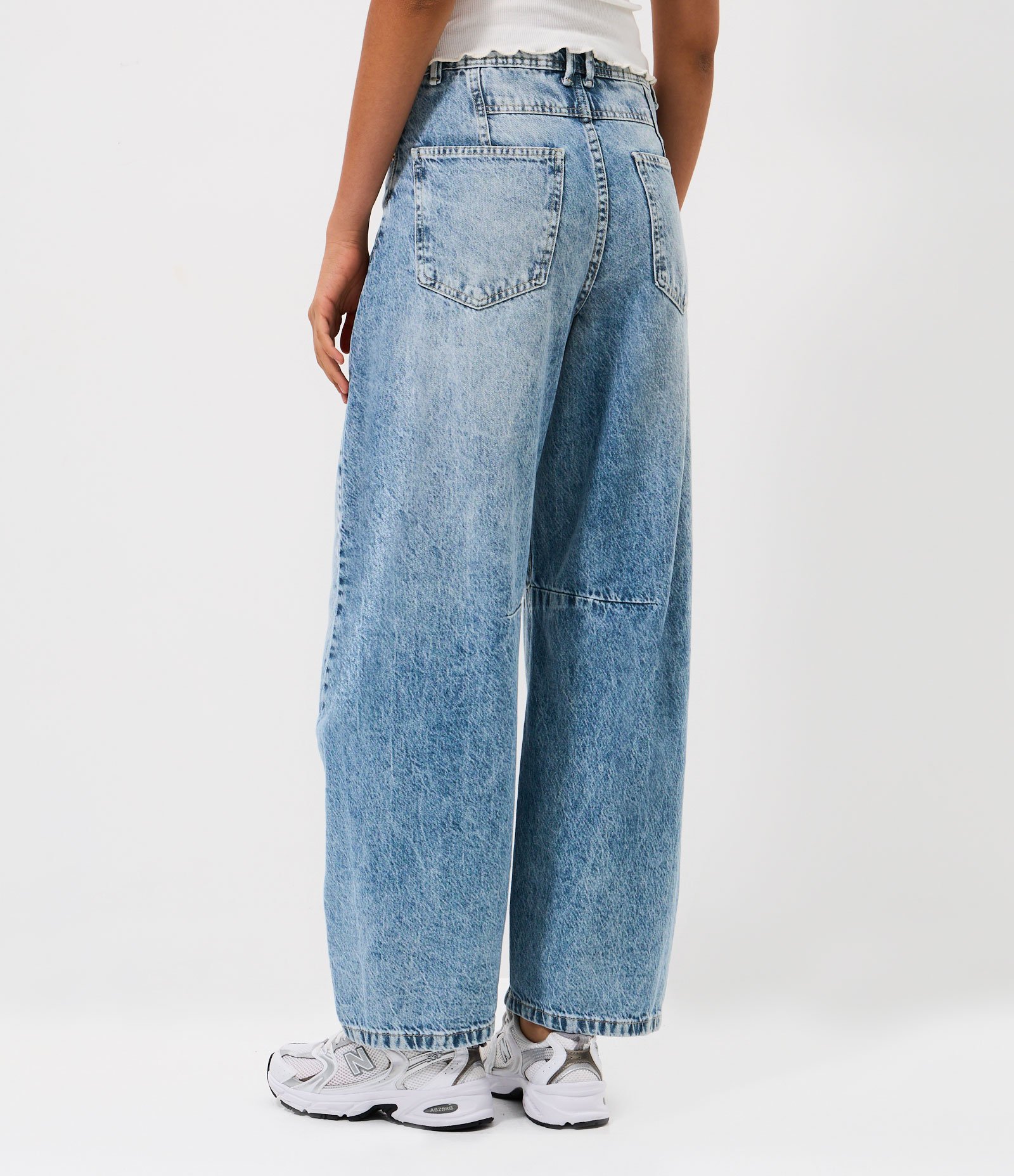 Calça Barrel em Jeans Marmorizado Azul Médio 4
