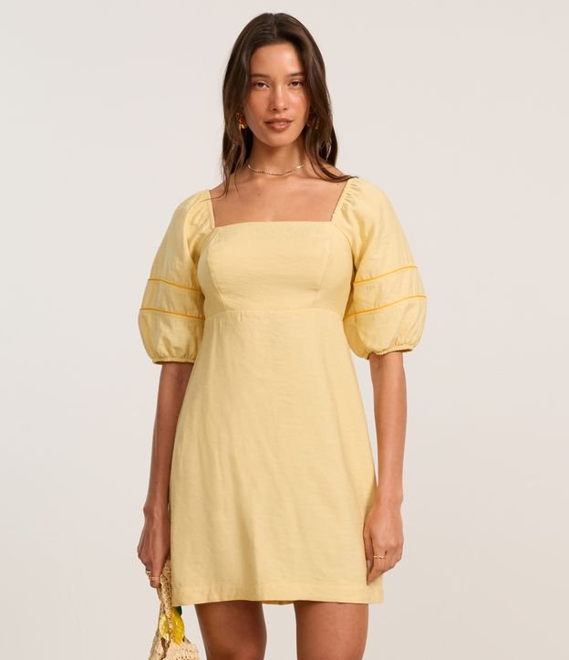 Vestido Curto em Viscose com Pipping Contrastante e Zíper