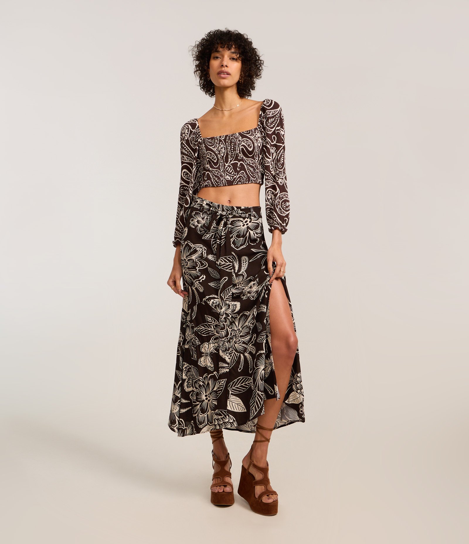 Saia Evasê Long Midi em Viscose com Amarração e Estampa Floral Marrom/Off White 1