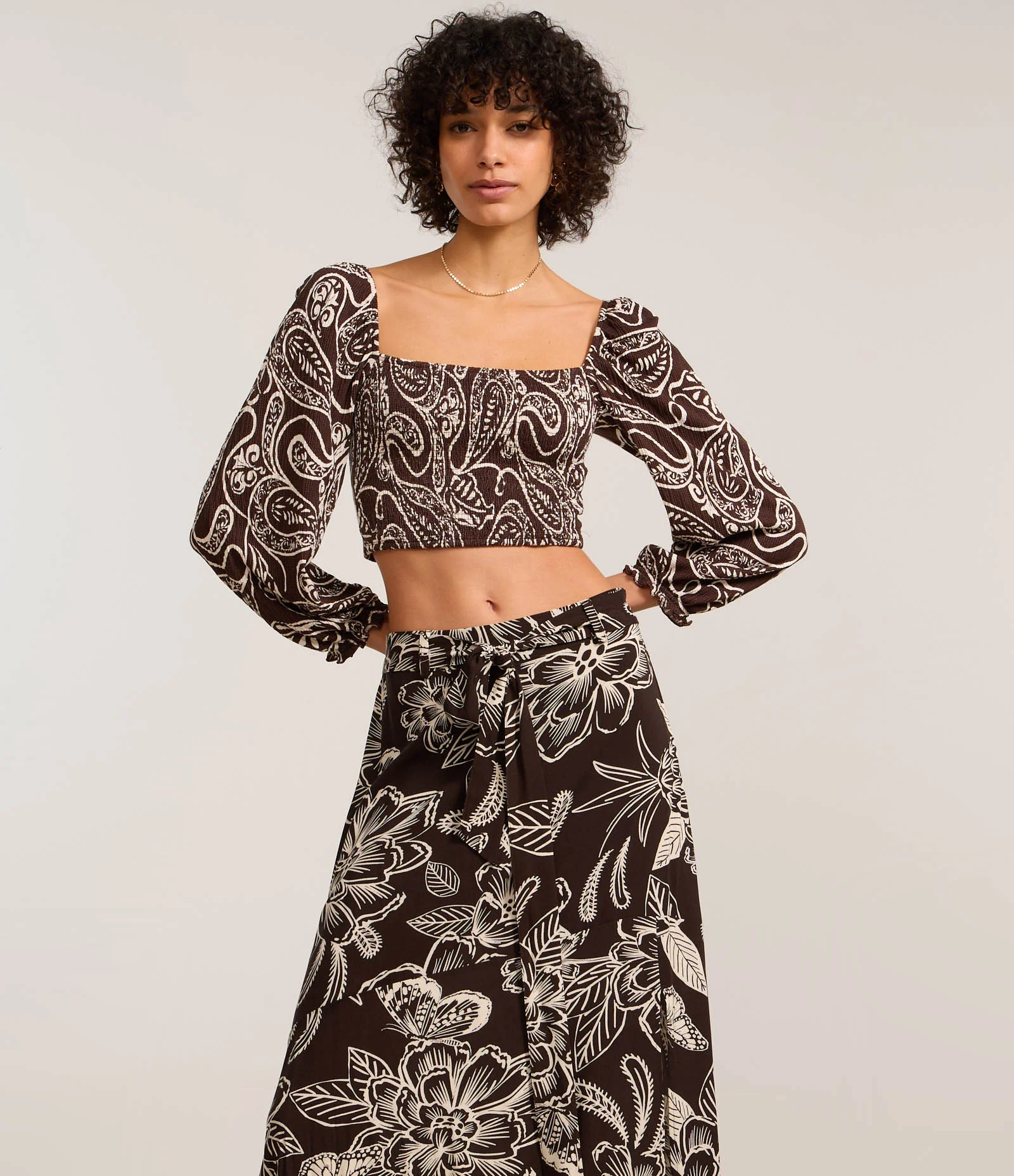 Saia Evasê Long Midi em Viscose com Amarração e Estampa Floral Marrom/Off White 2