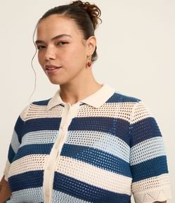 Blusa Efeito Crochê Listrada com Botões Curve & Plus Size