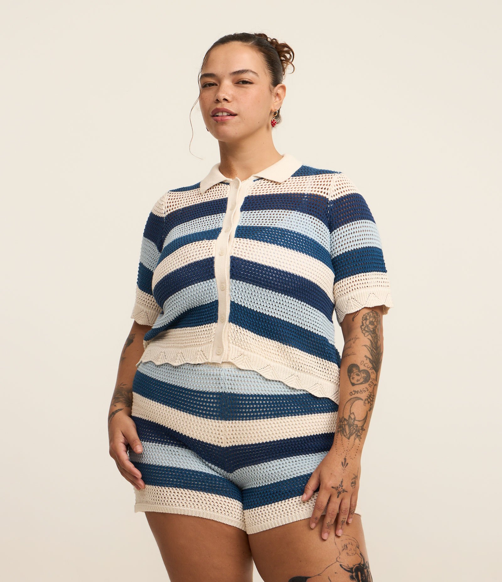Short Efeito Crochê Listrado Curve & Plus Size Azul/Branco 1