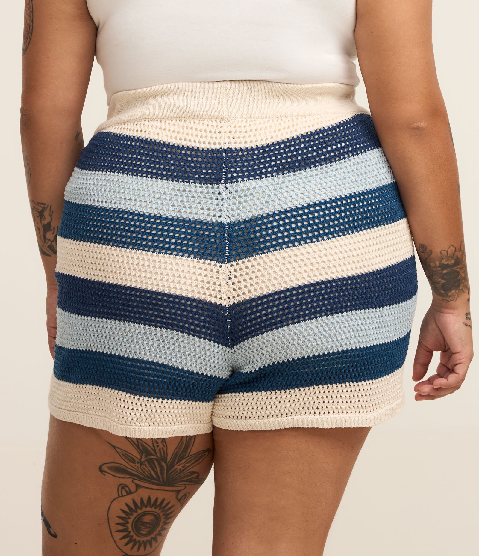 Short Efeito Crochê Listrado Curve & Plus Size Azul/Branco 3
