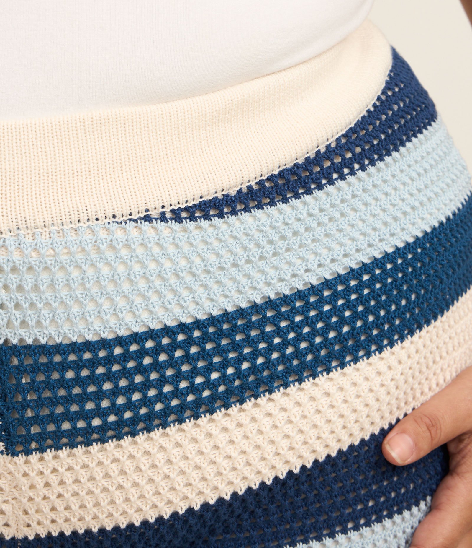 Short Efeito Crochê Listrado Curve & Plus Size Azul/Branco 4