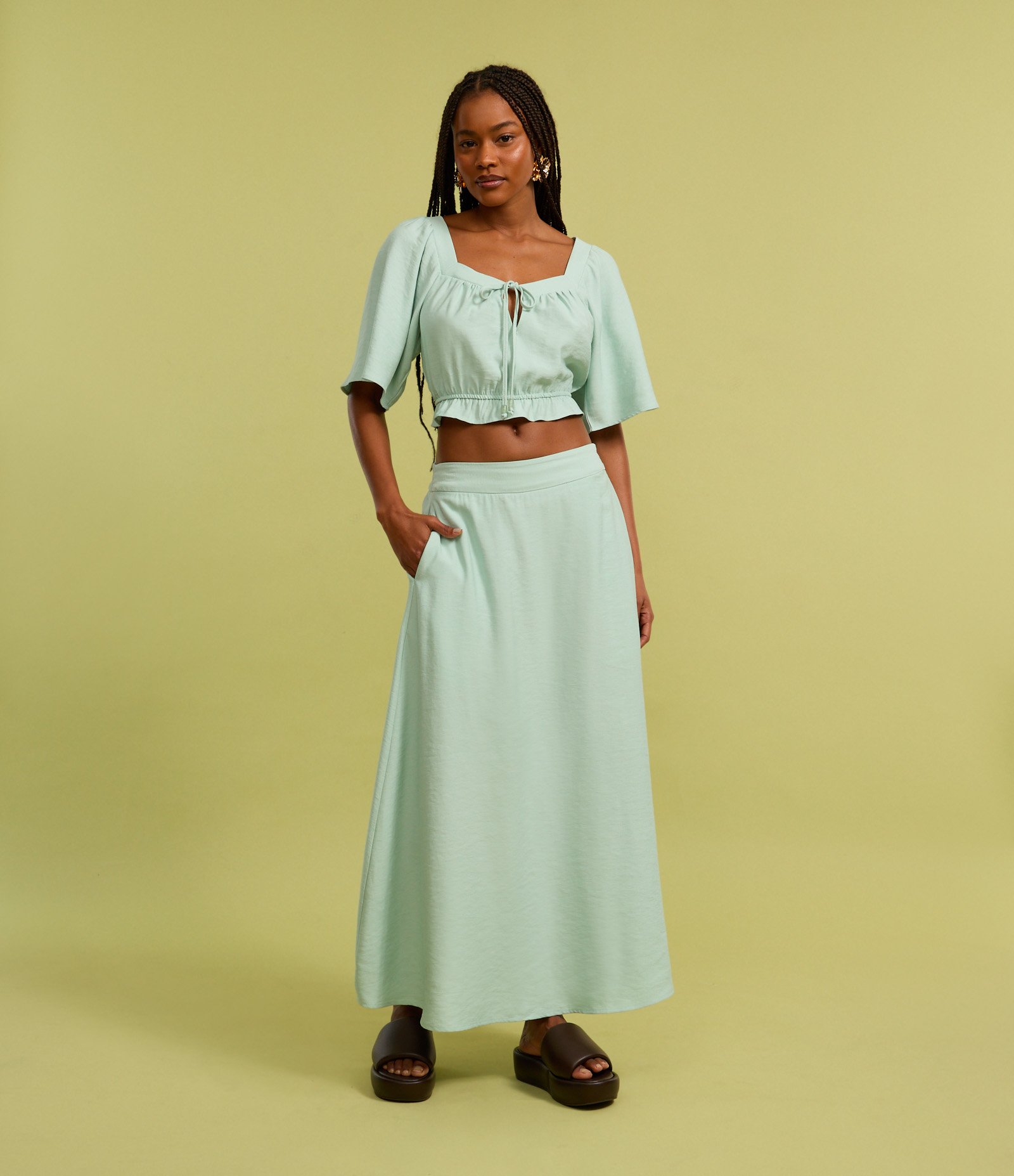 Saia Long Midi em Viscose com Bolsos e Pregas Verde 5