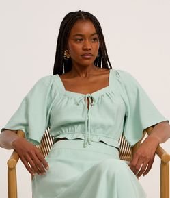 Blusa Cropped em Viscose com Amarração e Manga Godê