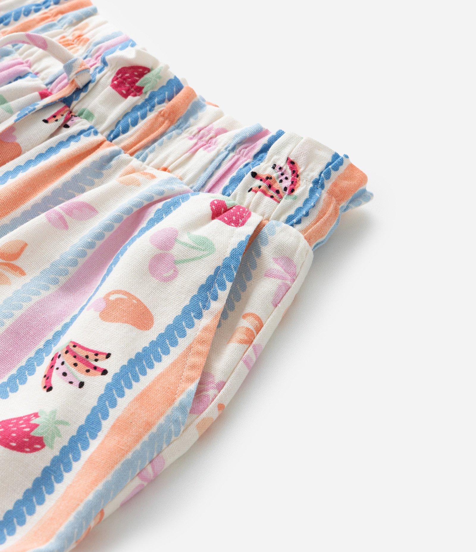 Short Clochard Infantil em Viscolinho com Estampa Frutinhas - Tam 5 a 14 Anos Multicores 4