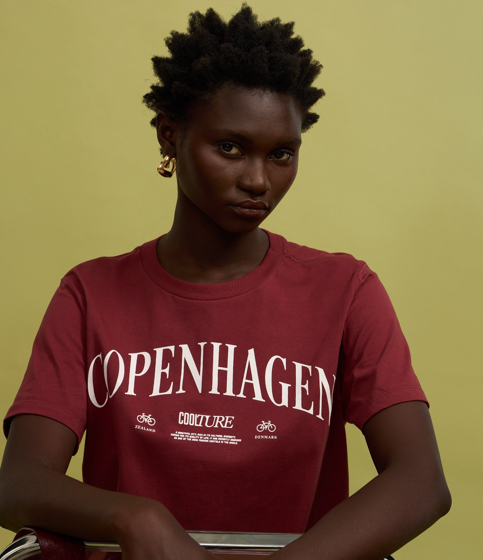Camiseta Alongada em Algodão com Estampa Copenhagen Vinho 5