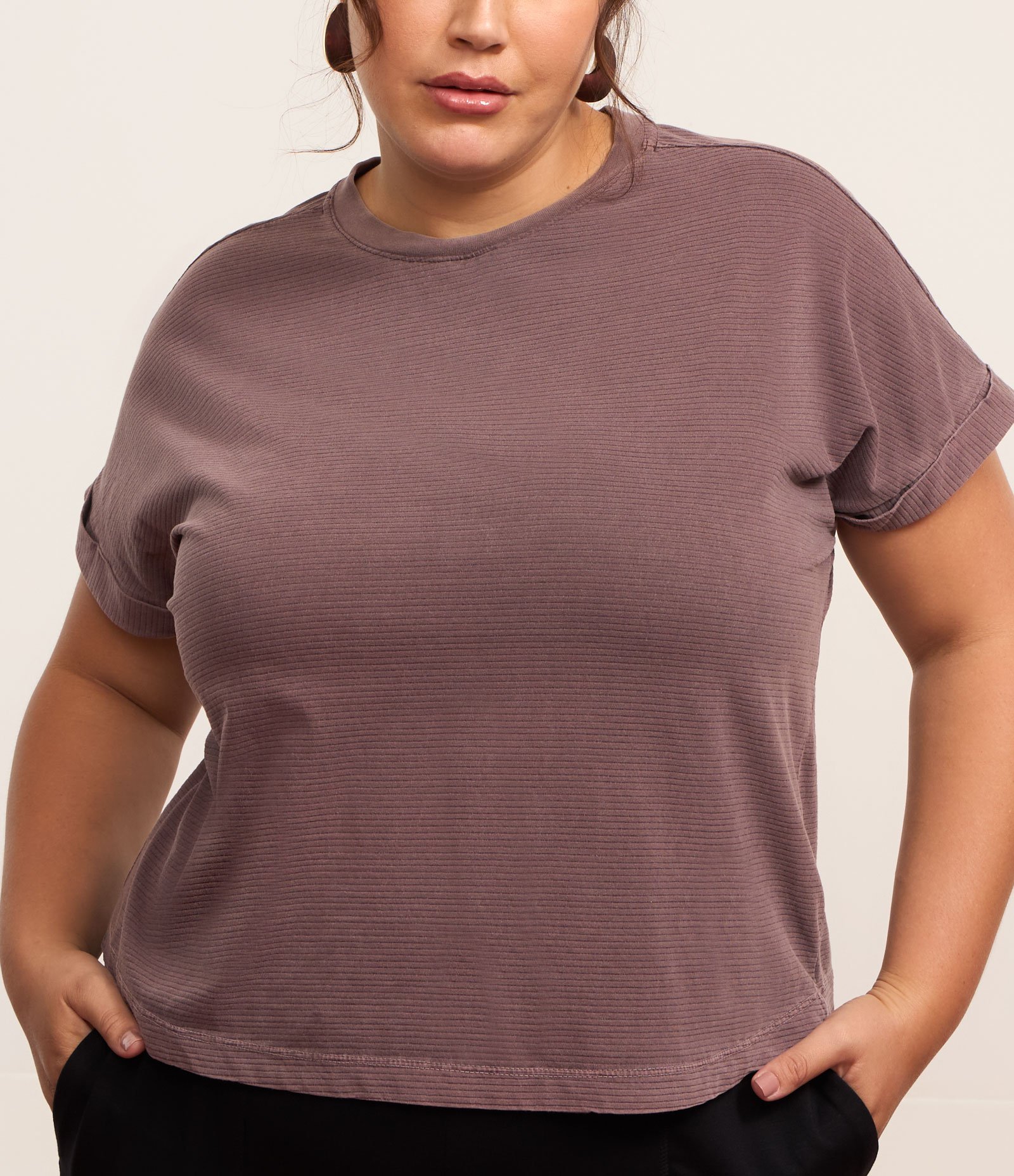Blusa com Efeito Fio Tinto e Manga Dobrada Curve & Plus Size Marrom 2
