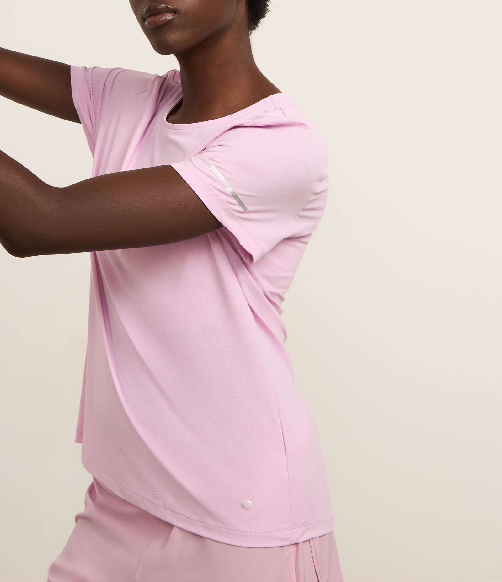 Camiseta Esportiva Regular Texturizada com Detalhe Refletivo Lilás 2