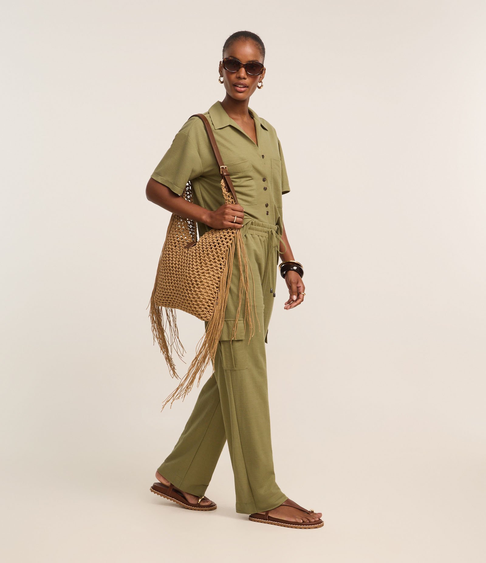 Calça Fluída em Malha Orly com Bolsos Laterais Verde 1