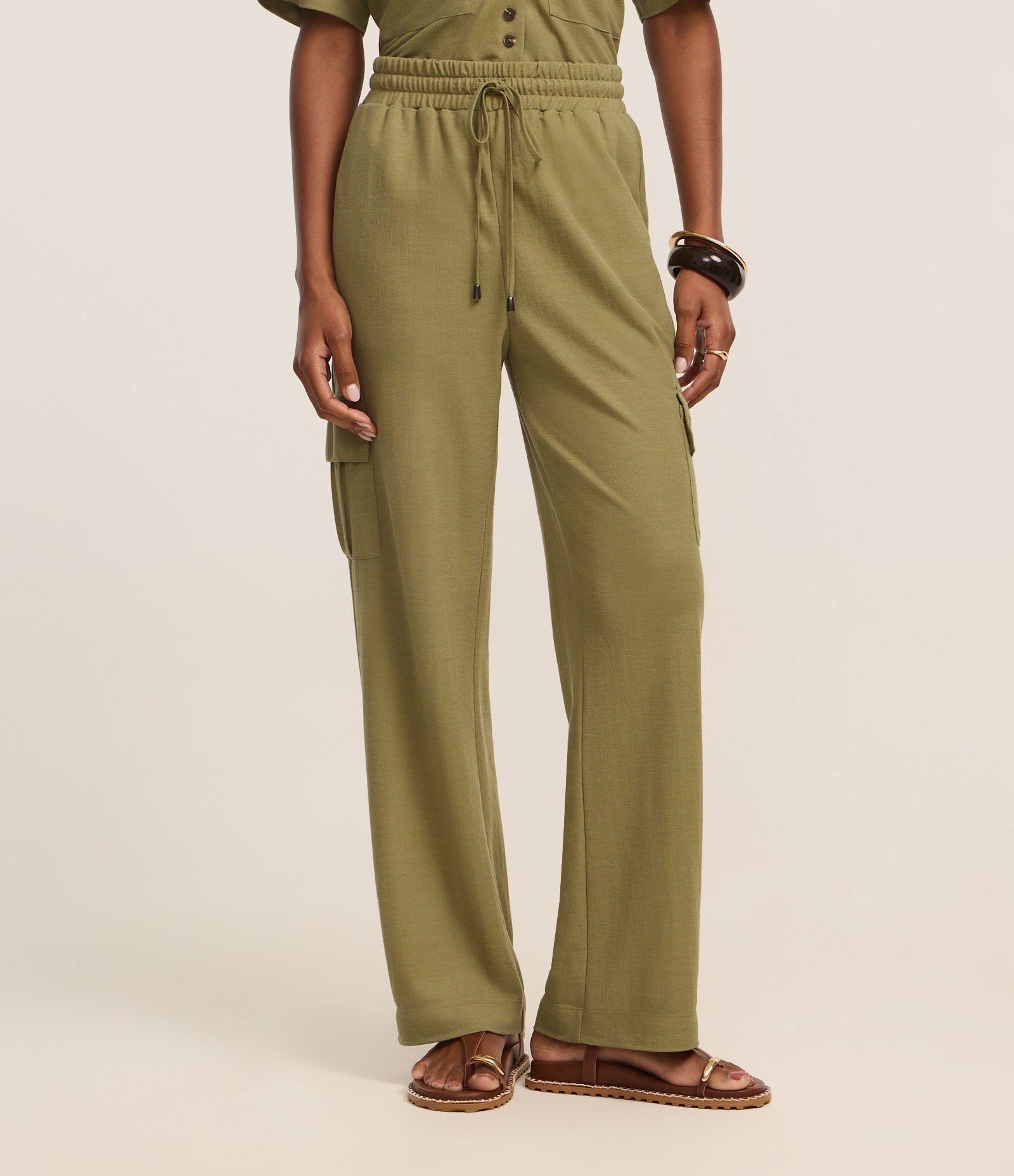 Calça Fluída em Malha Orly com Bolsos Laterais Verde 4