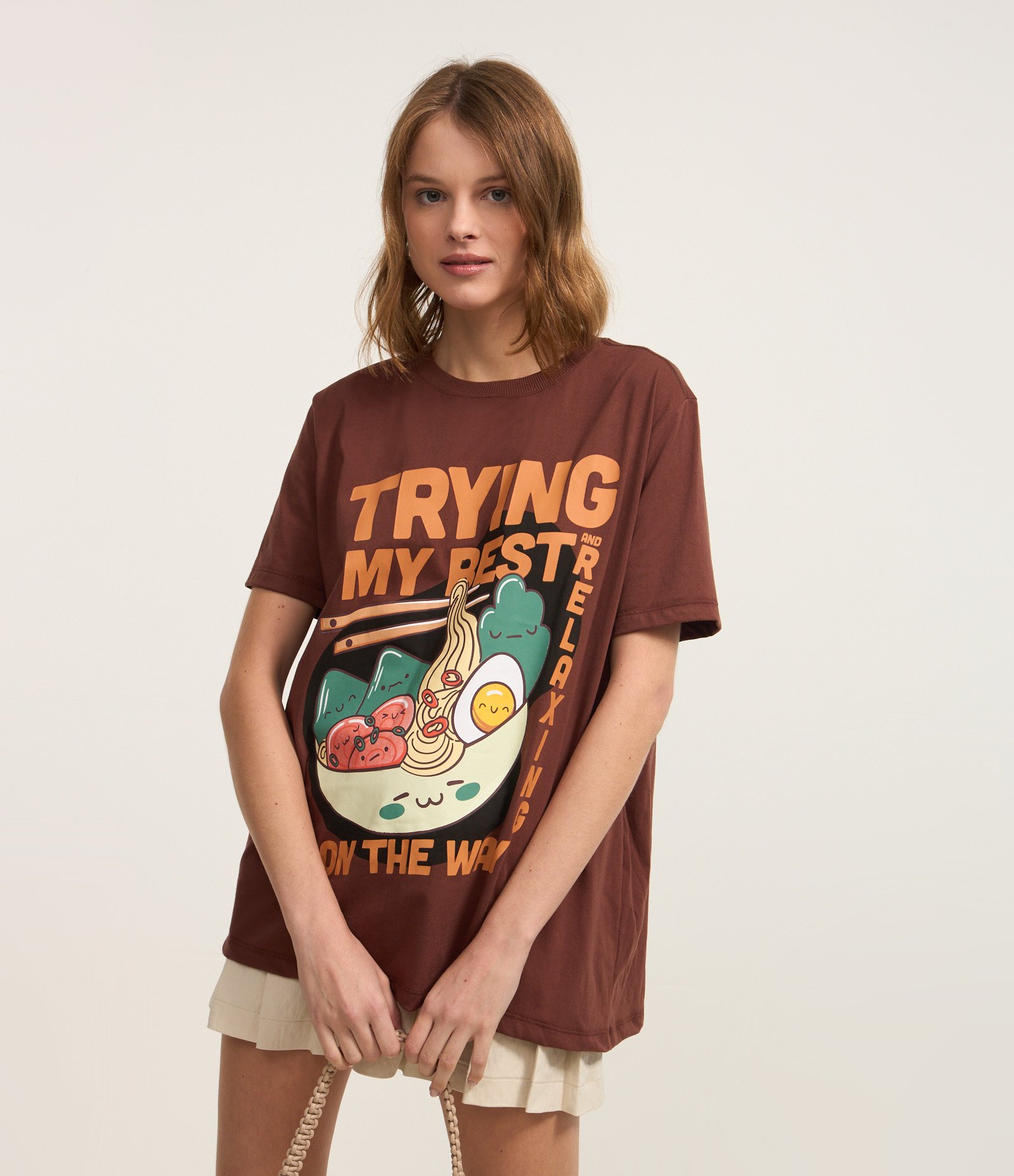 Camiseta em Algodão com Estampa Lámen Marrom 1
