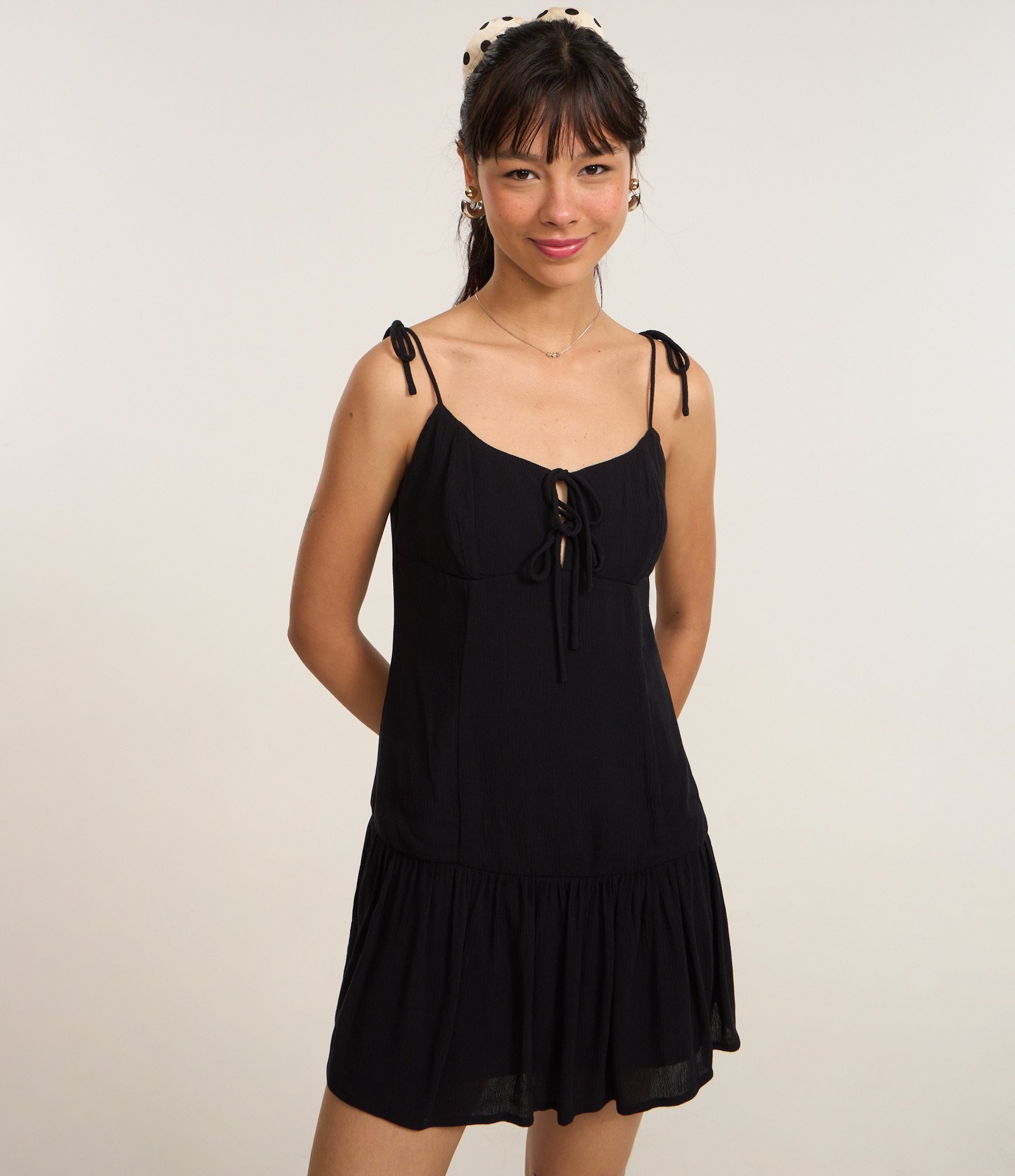 Vestido Curto em Creppe com Amarração nas Alças Preto 2