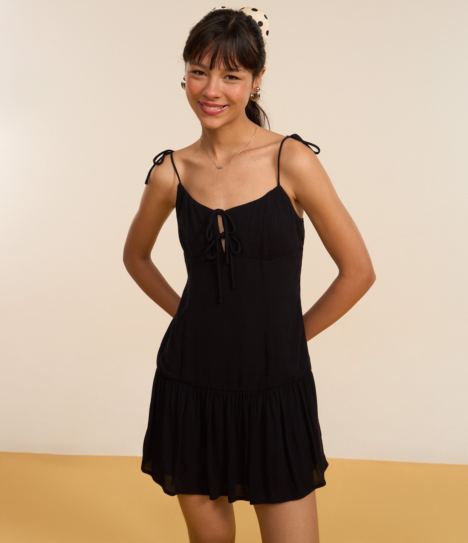 Vestido Curto em Creppe com Amarração nas Alças Preto 5