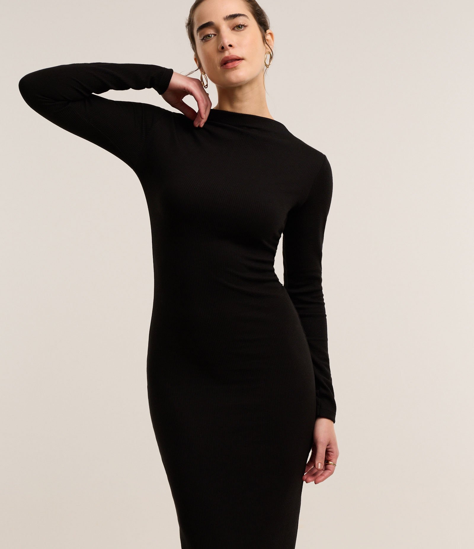 Vestido Reto Longo em Moletom com Fenda na Barra Preto 1