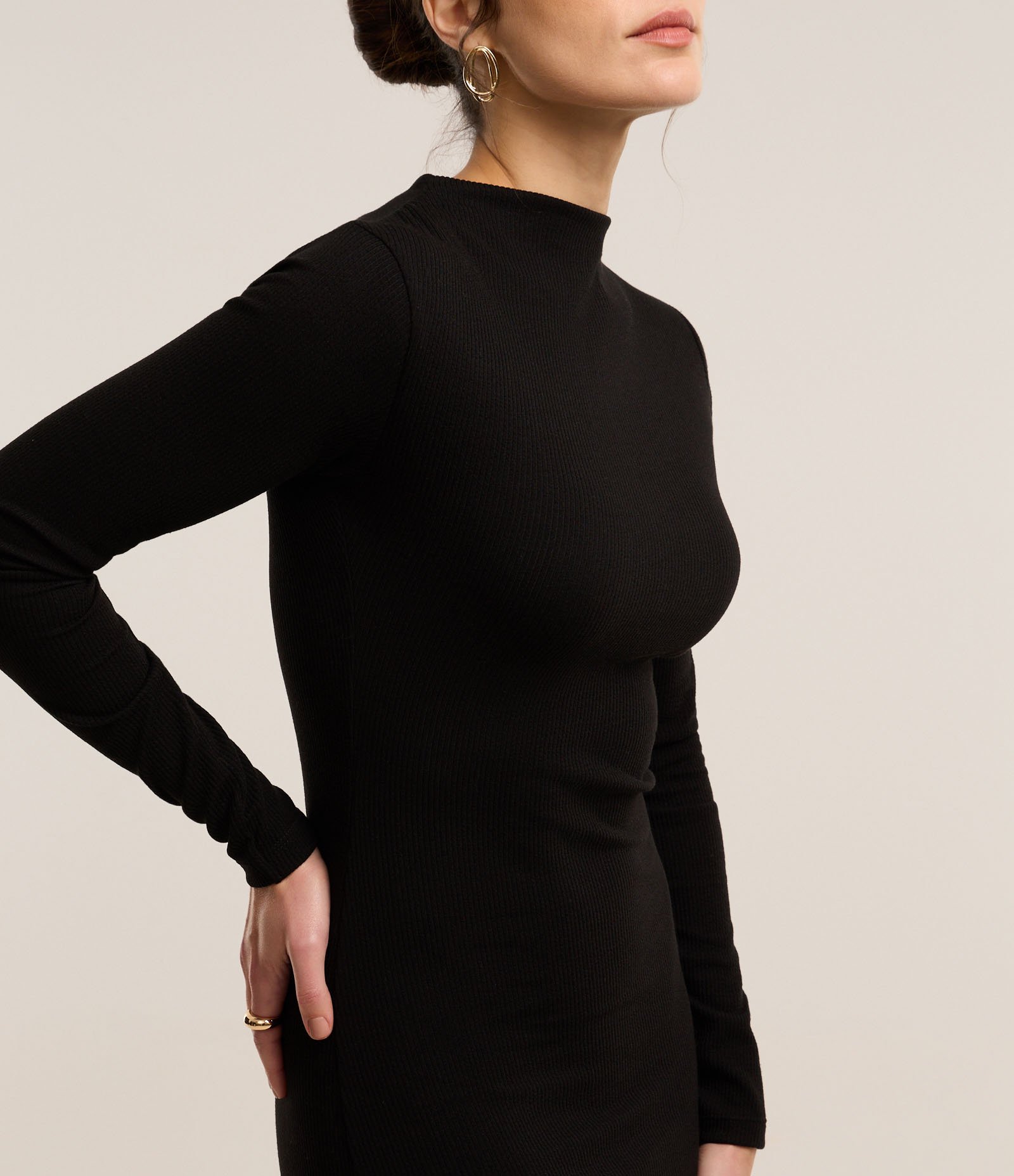 Vestido Reto Longo em Moletom com Fenda na Barra Preto 4