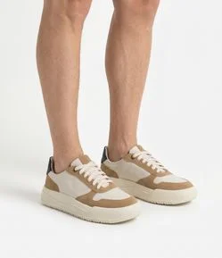 Tênis Casual em Pu com Recortes e Sola Bold