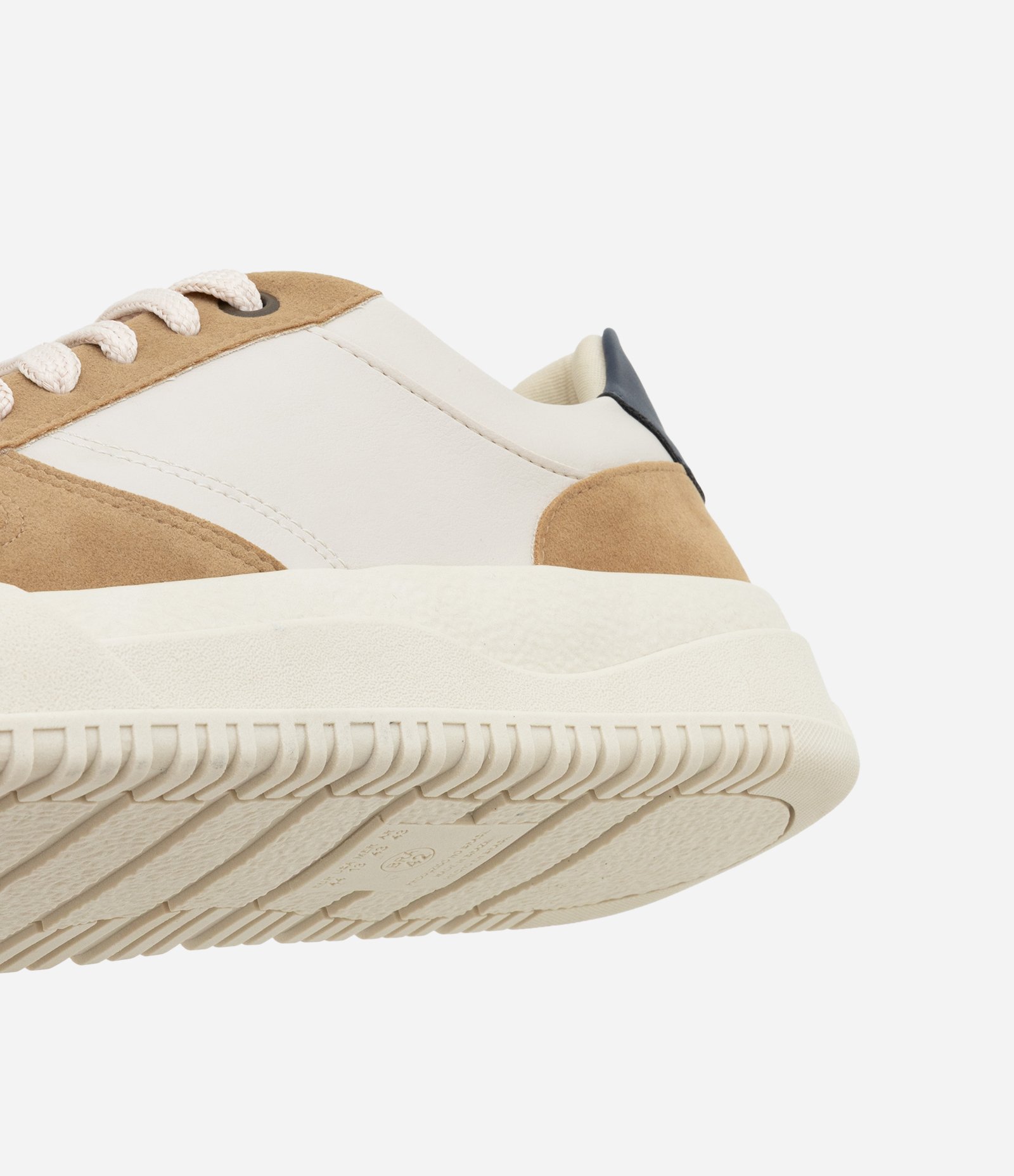 Tênis Casual em Pu com Recortes e Sola Bold Bege/Off White 3