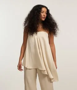 Blusa em Crepe Texturizada com Decote Coração e Barra Assimétrica