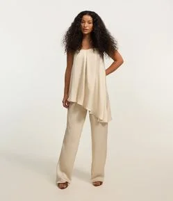 Calça Reta em Crepe Texturizado e Cós Elástico