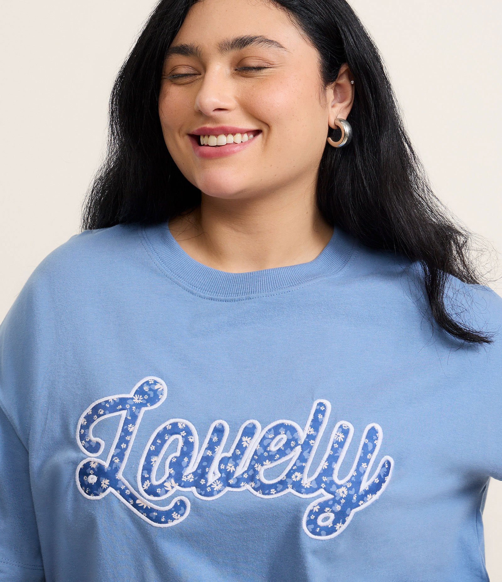 Camiseta em Malhão com Bordado Lovely Curve & Plus Size Azul 2