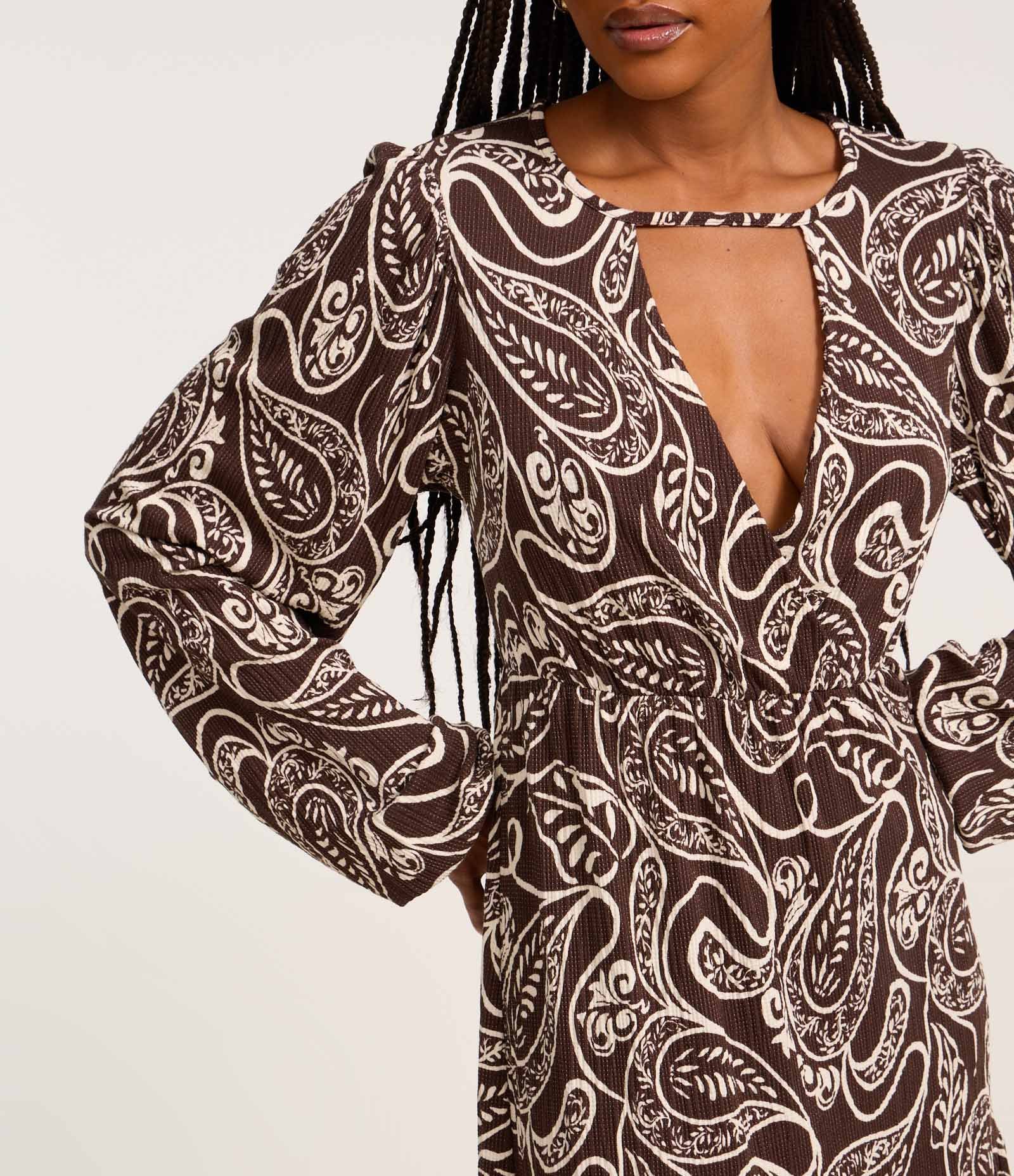 Vestido Curto Texturizado com Estampa Paisley Preto 3