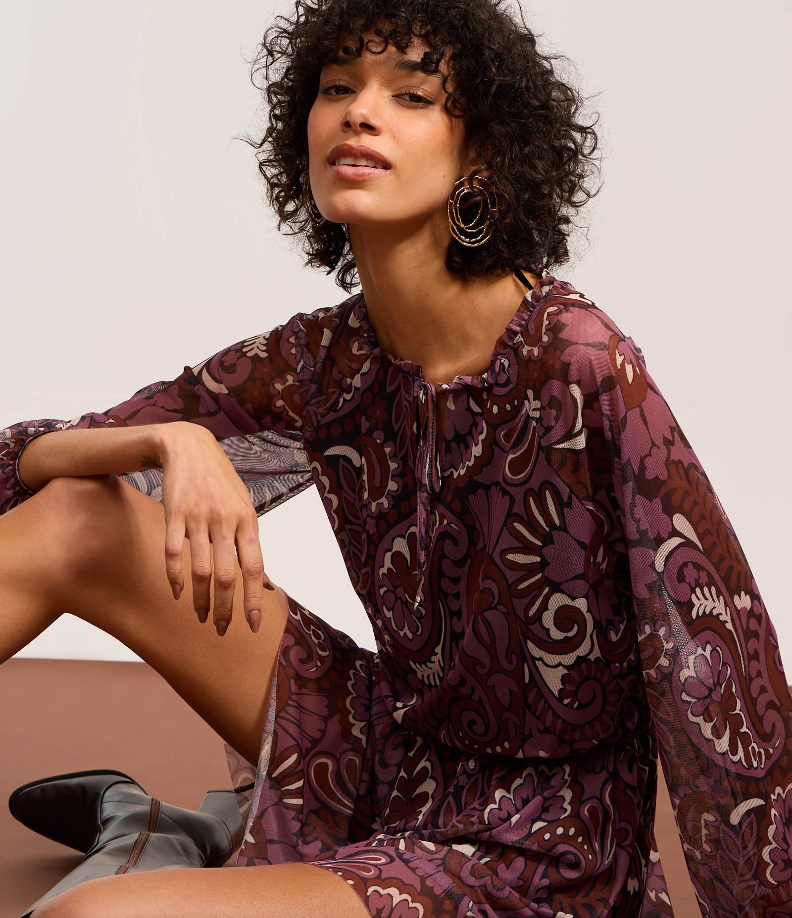 Vestido Curto em Tule com Estampa Paisley e Amarração Preto/Bordô 6