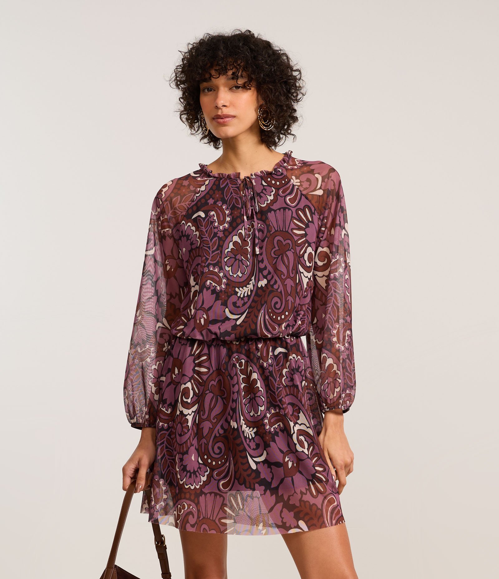 Vestido Curto em Tule com Estampa Paisley e Amarração Preto/Bordô 1