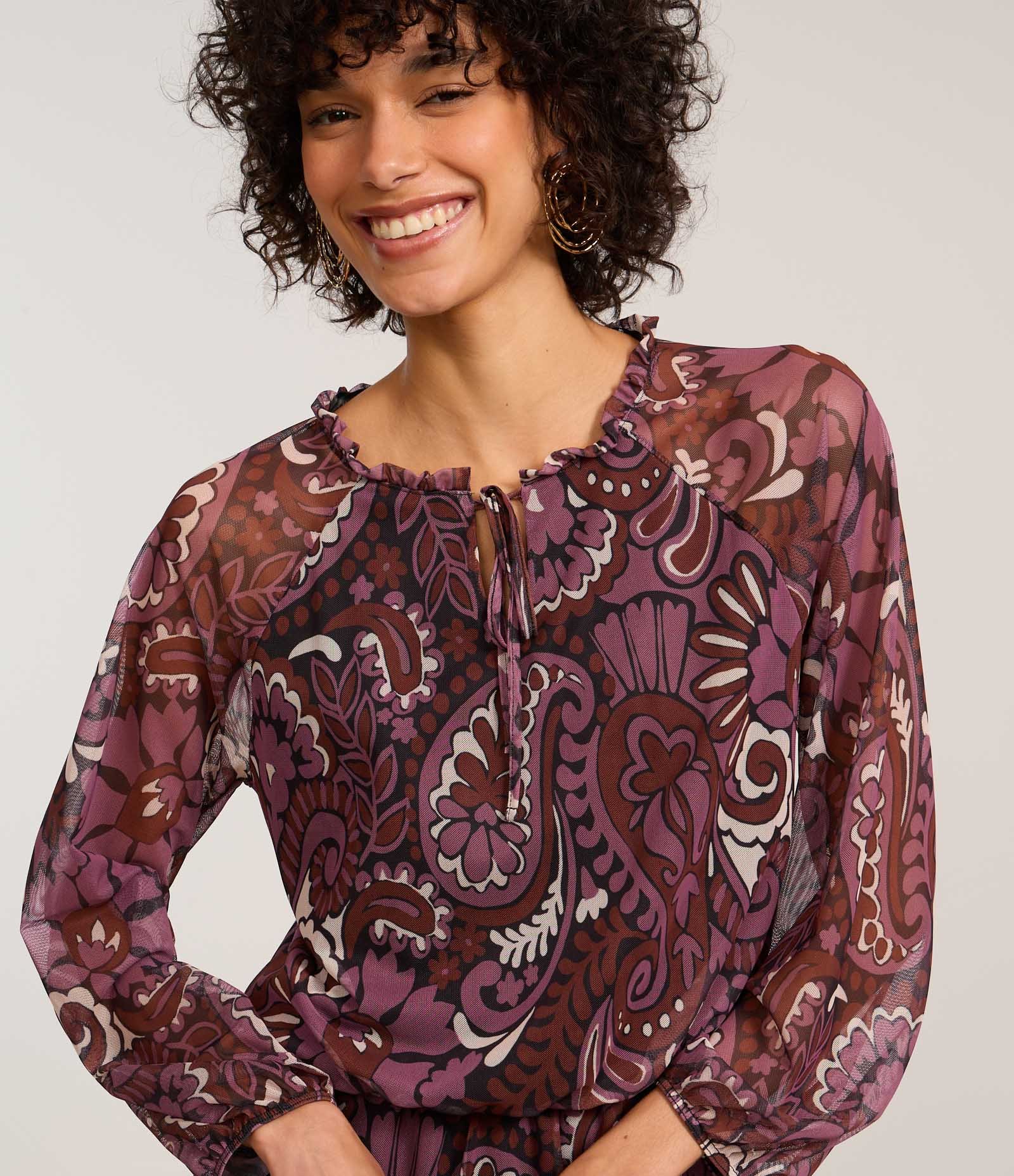 Vestido Curto em Tule com Estampa Paisley e Amarração Preto/Bordô 3