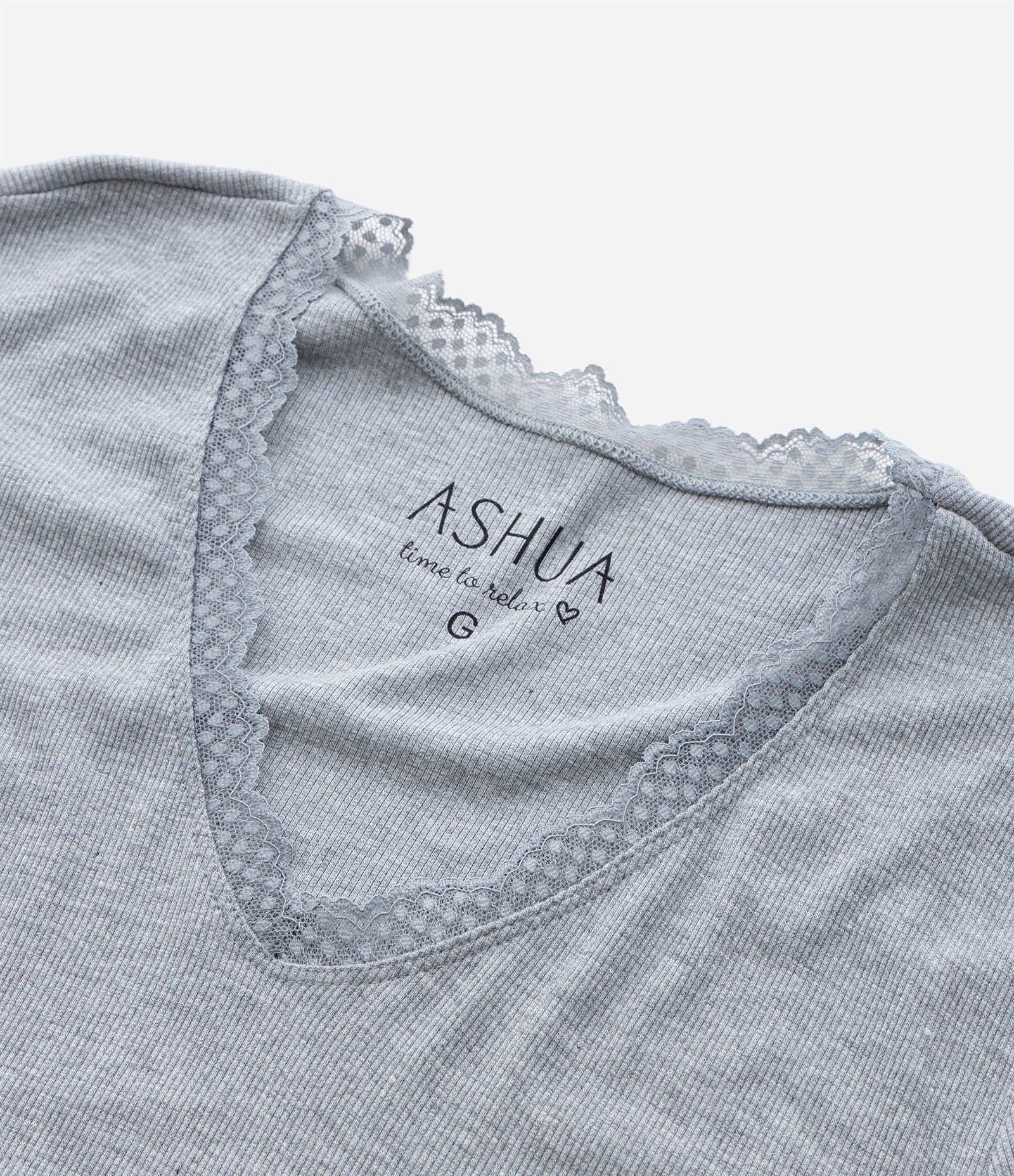 Pijama Longo Canelado com Renda no Decote Curve & Plus Size Cinza 11